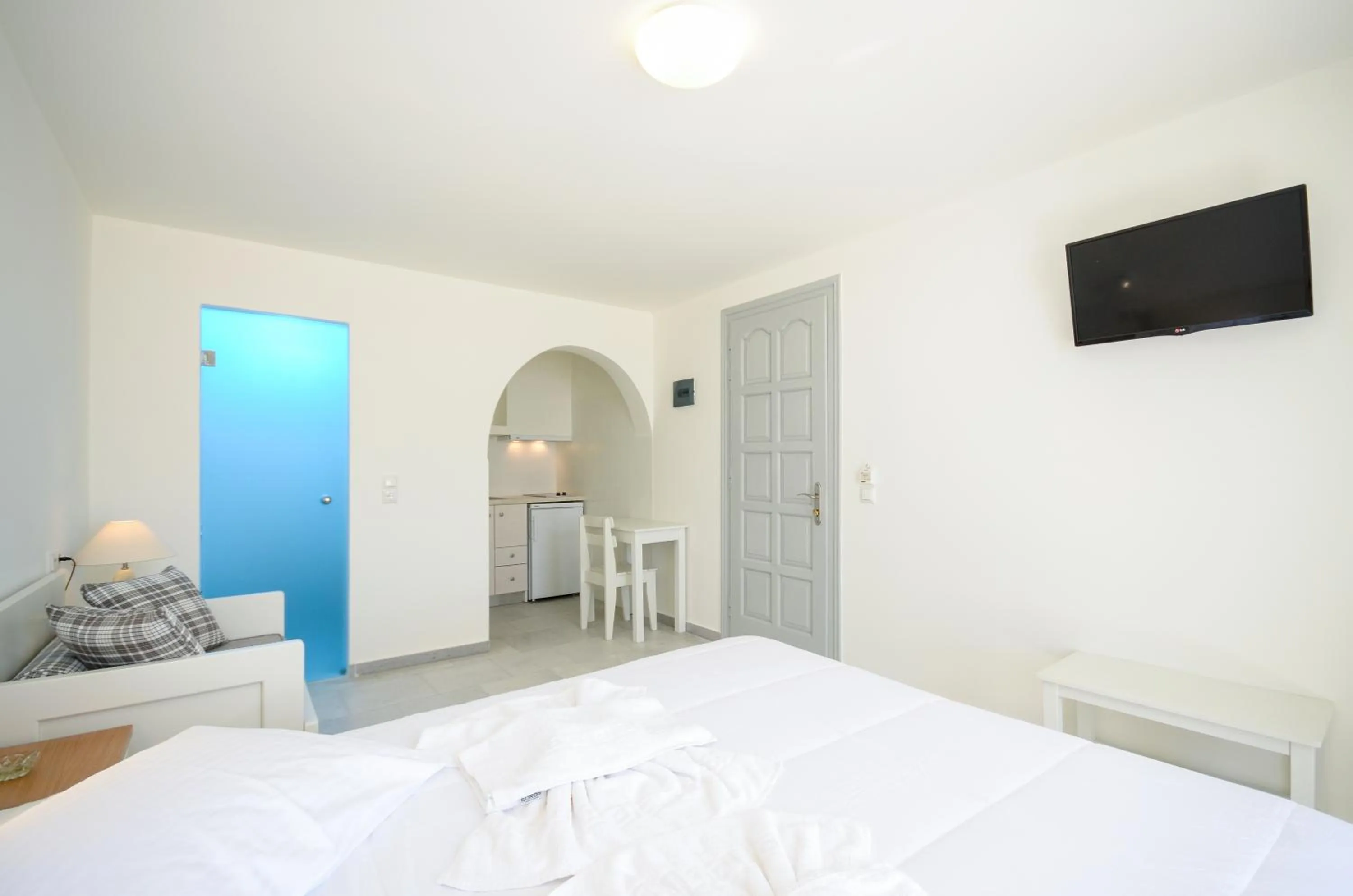 TV and multimedia, Bed in Soula Naxos