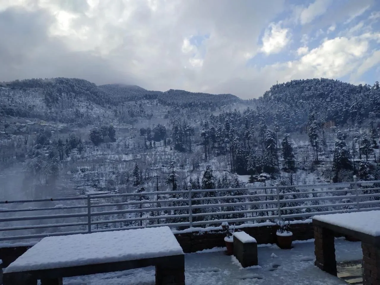 Balcony/Terrace in Kasol Hostel