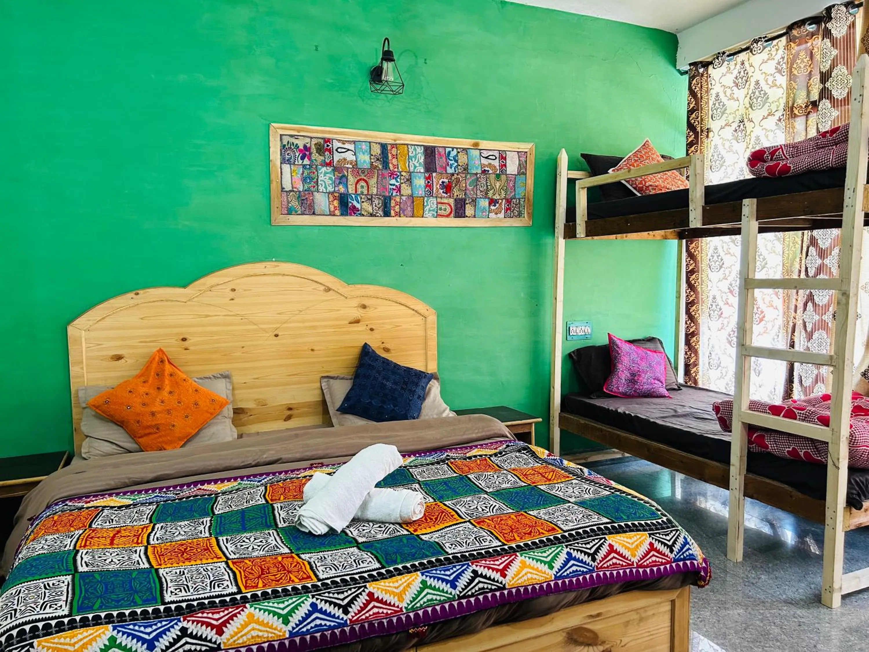 Bedroom, Bed in Kasol Hostel