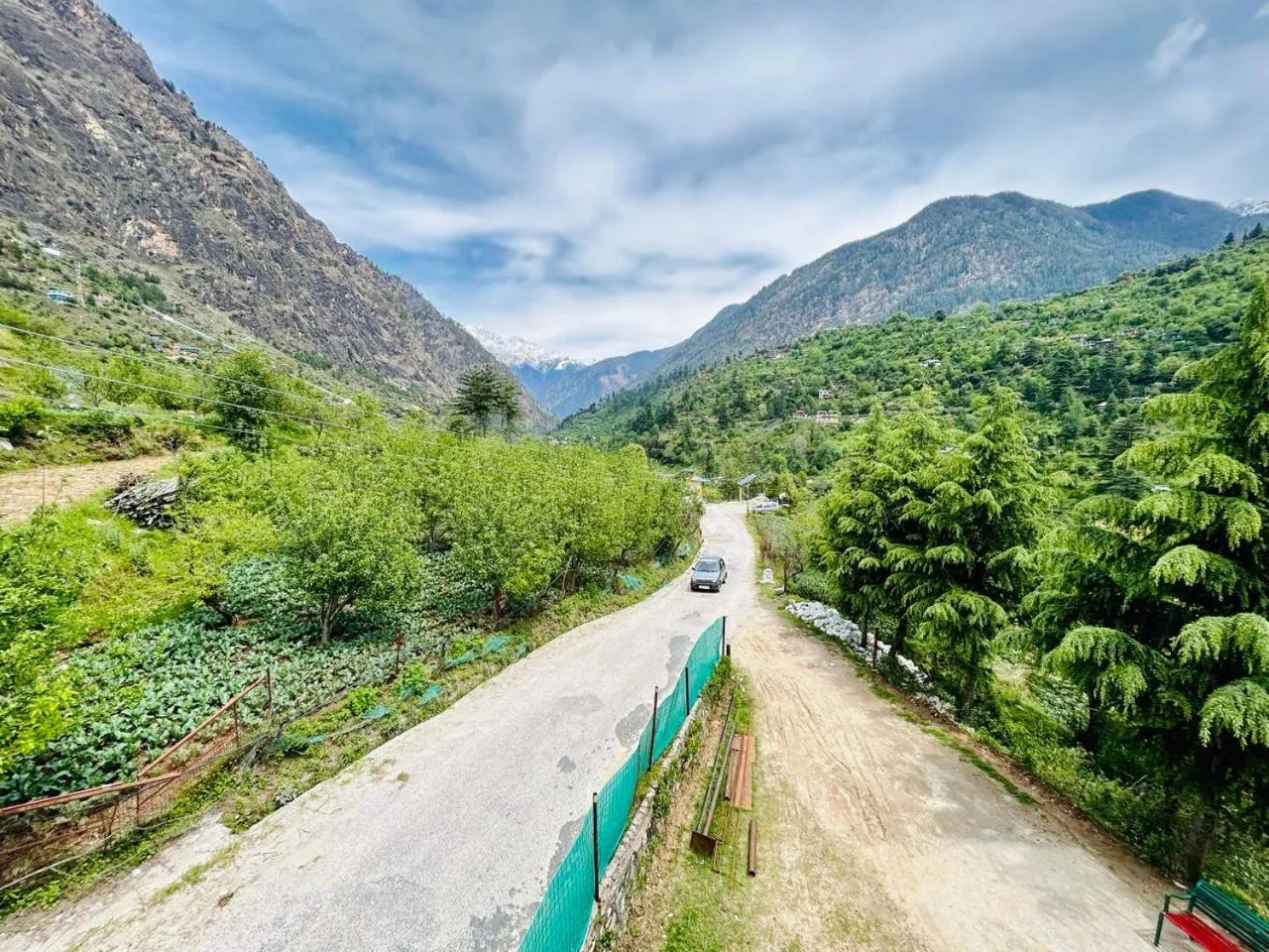Balcony/Terrace in Kasol Hostel