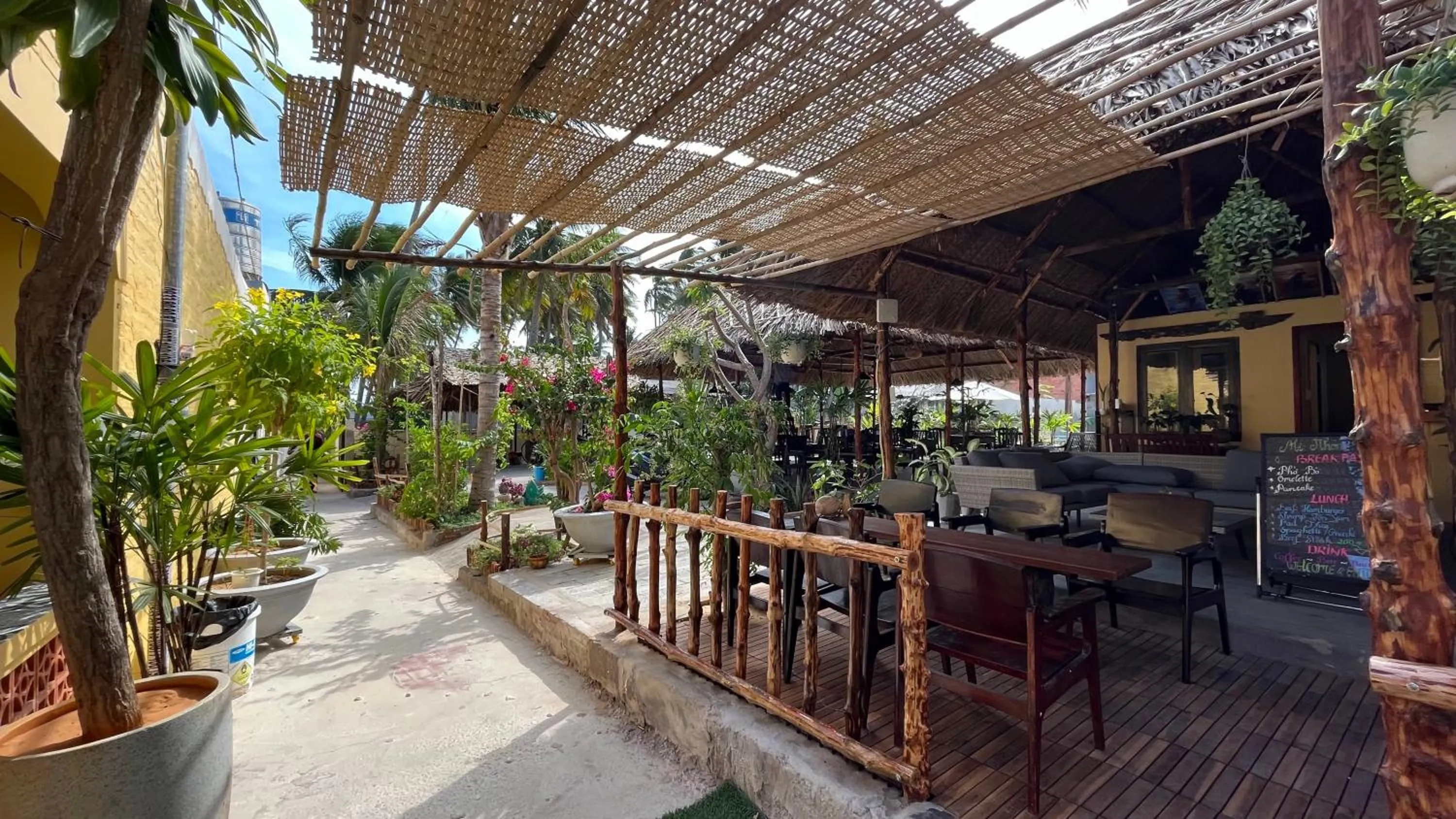 Restaurant/places to eat in Mi Nhon Em Hotel Muine