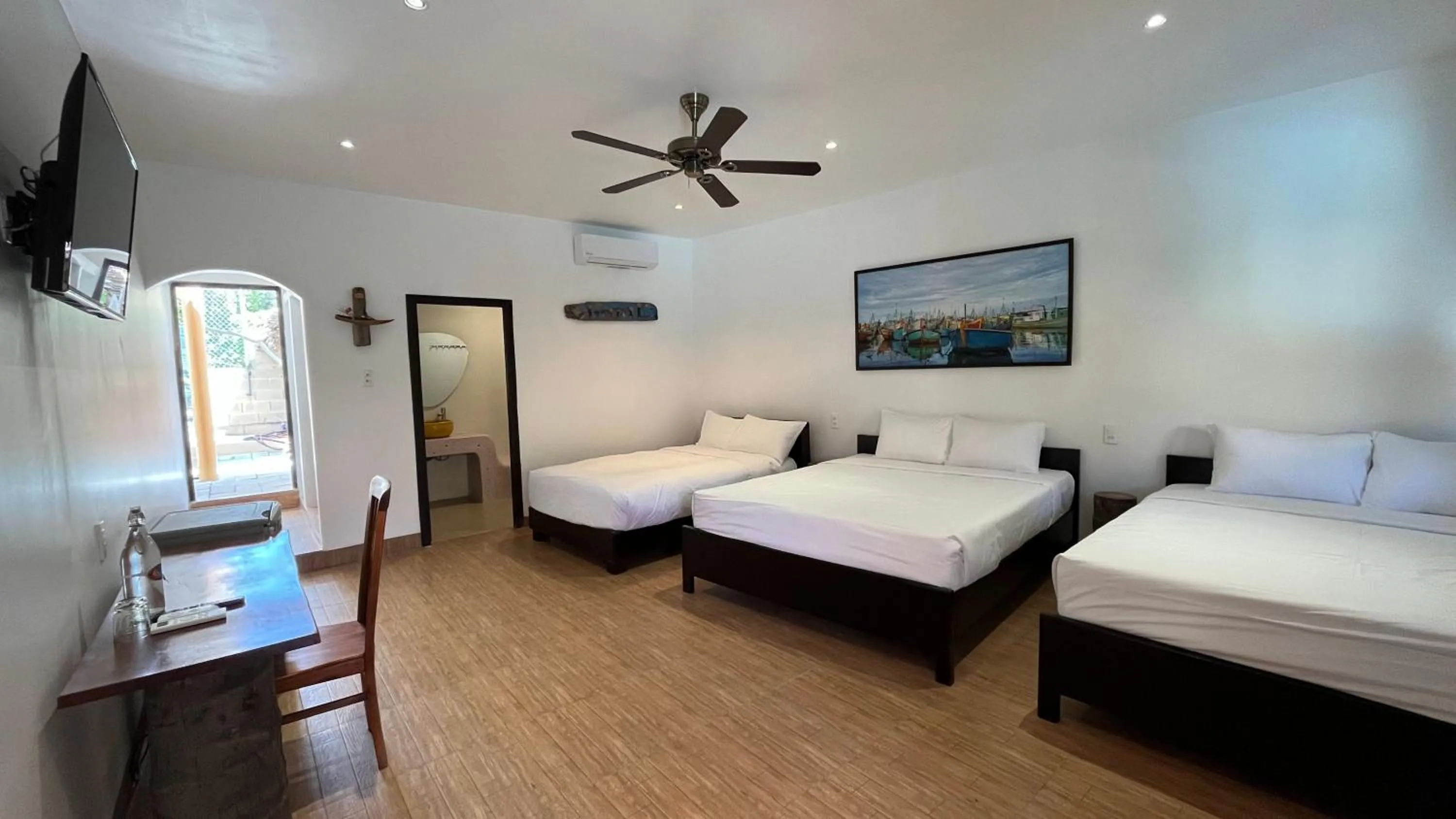 Photo of the whole room, Bed in Mi Nhon Em Hotel Muine