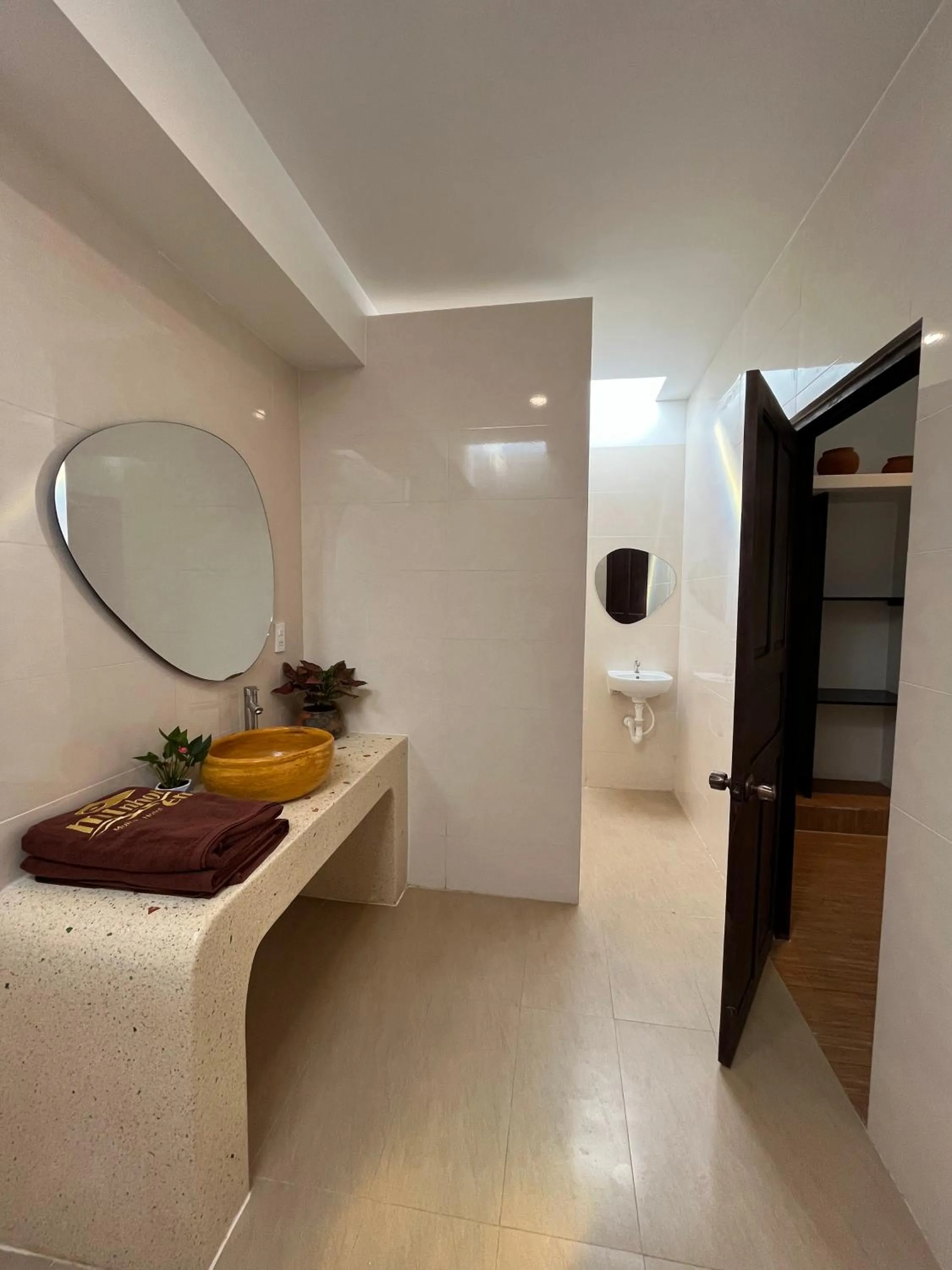 Bathroom, Bed in Mi Nhon Em Hotel Muine