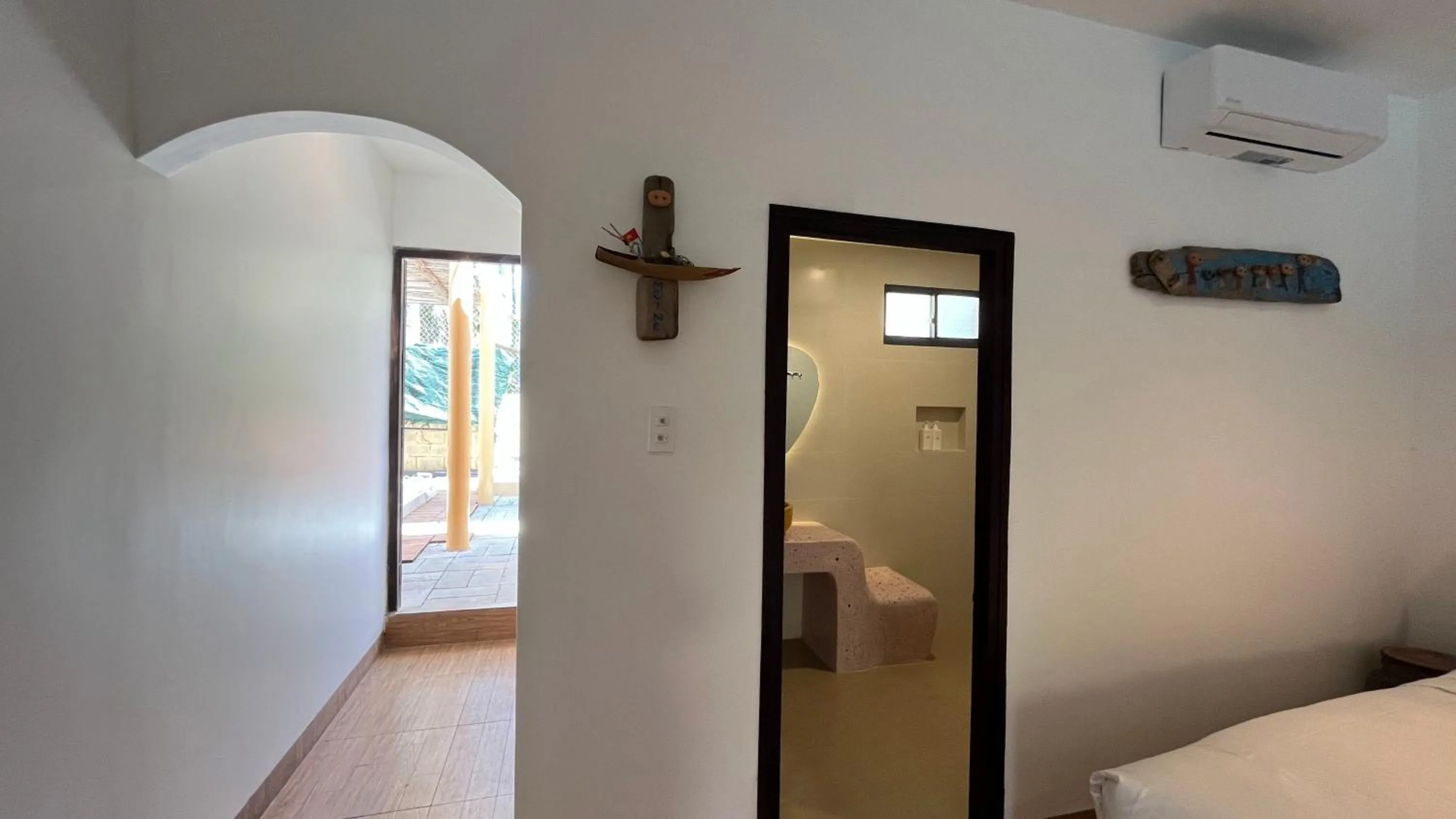 Bathroom, Bed in Mi Nhon Em Hotel Muine