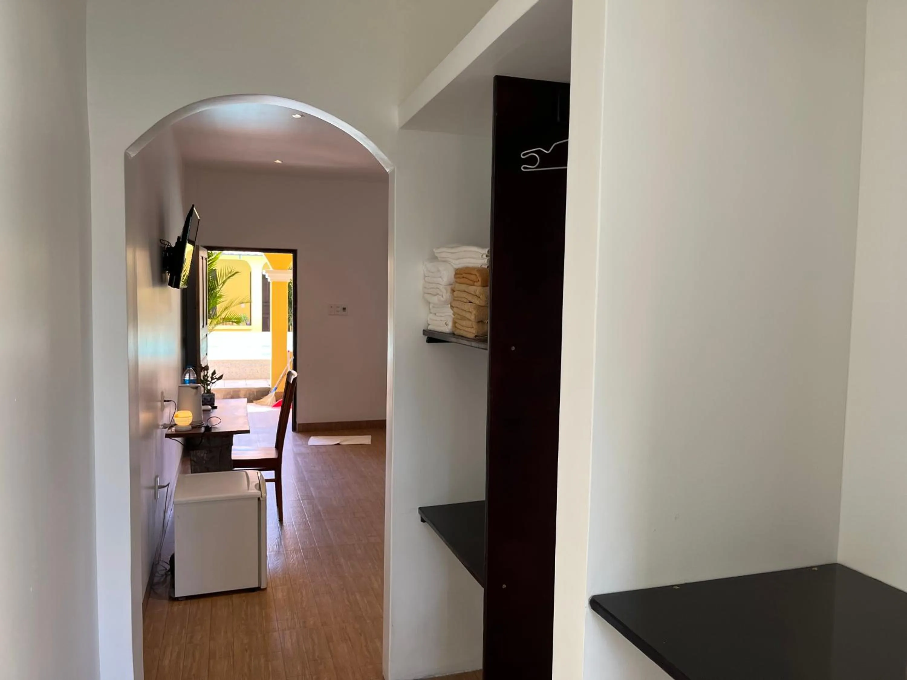 wardrobe in Mi Nhon Em Hotel Muine