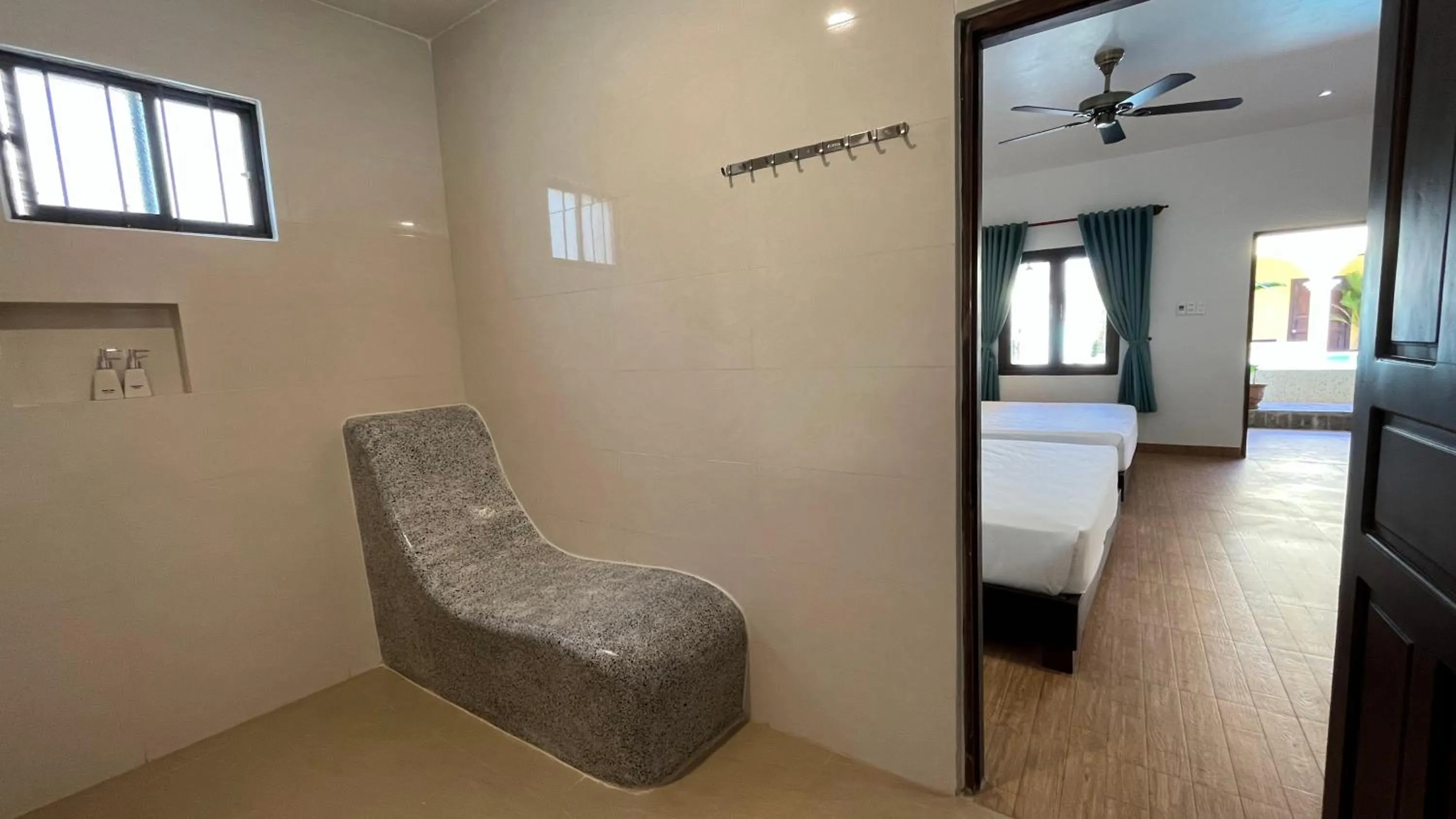 Toilet, Bed in Mi Nhon Em Hotel Muine