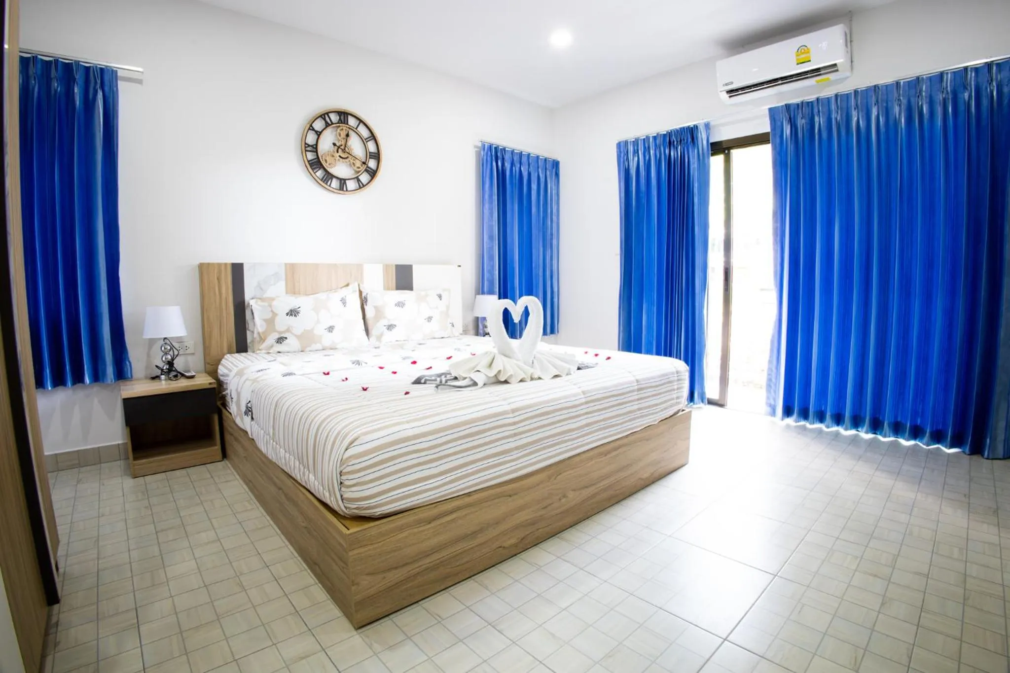 Bed in Grand View Premium