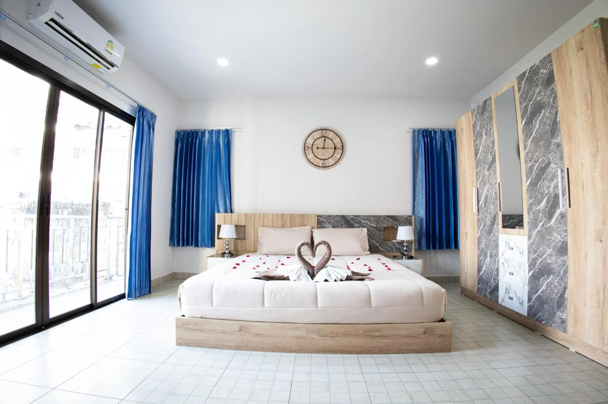 Bed in Grand View Premium