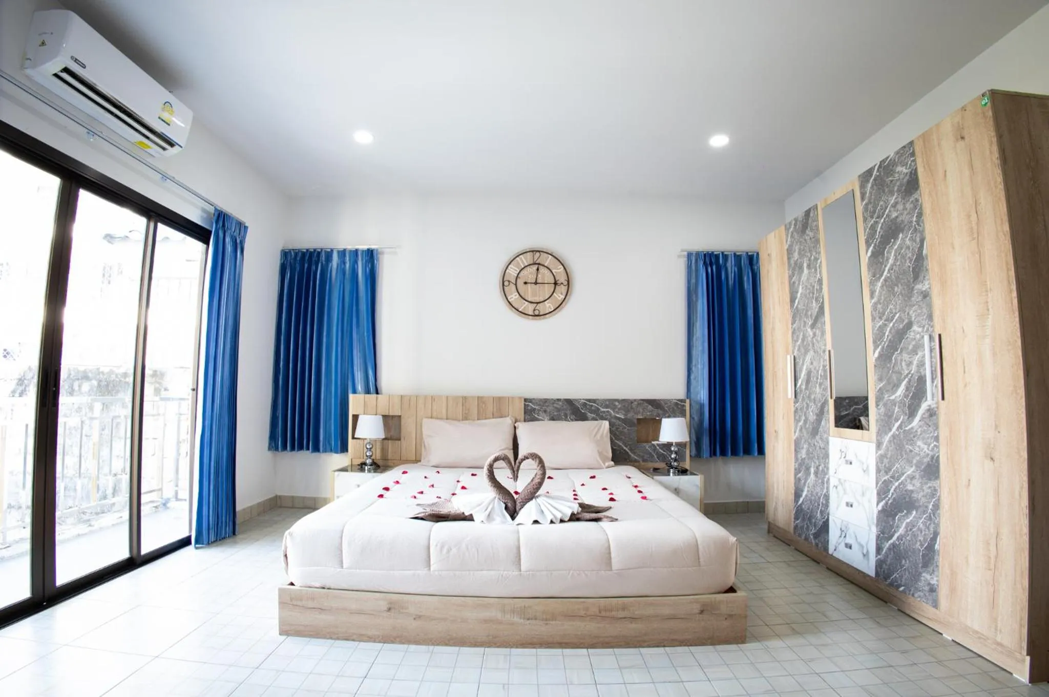 Bed in Grand View Premium