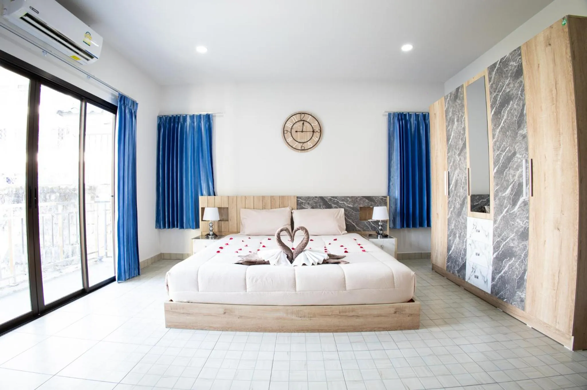 Bed in Grand View Premium