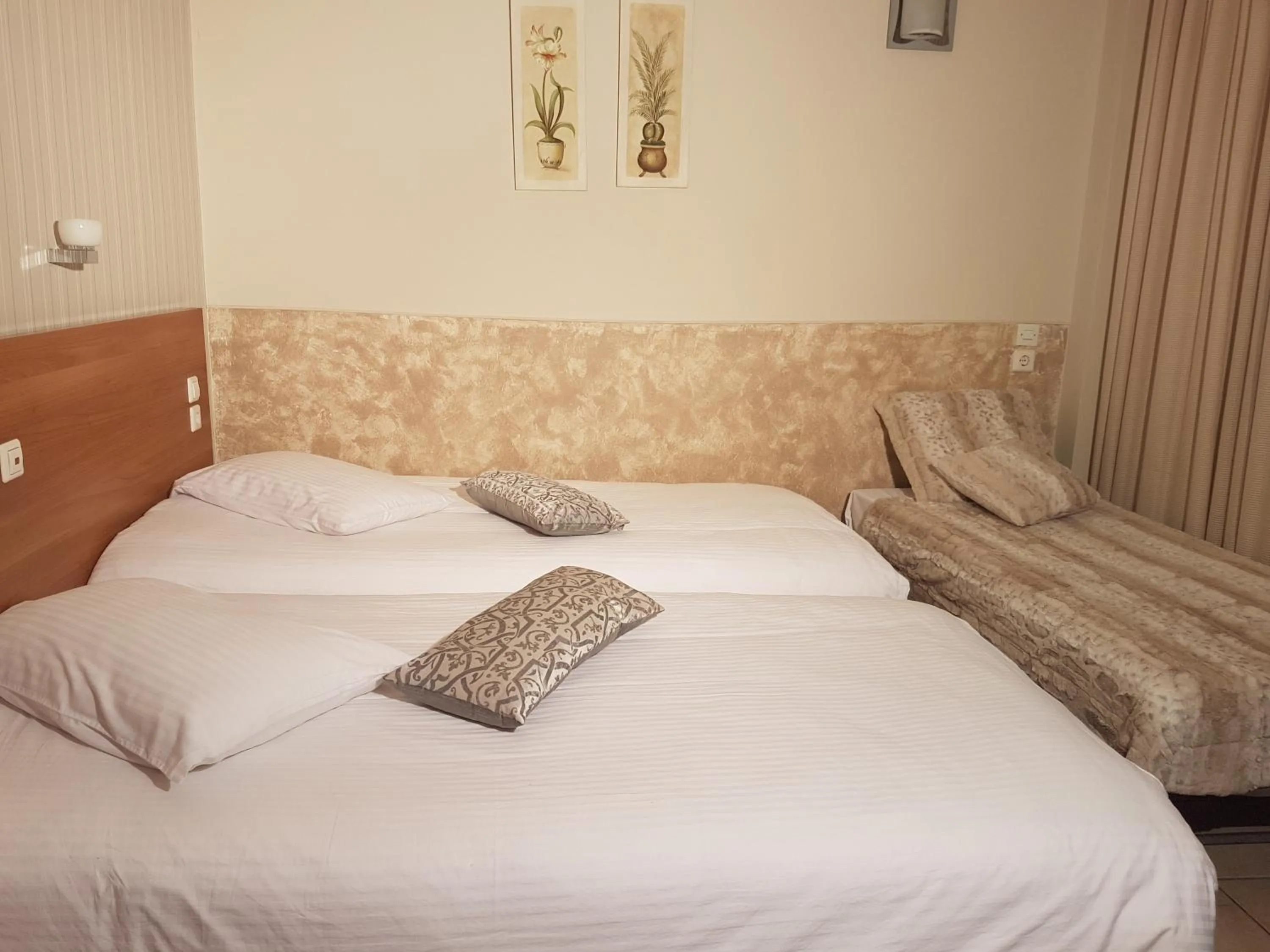 Bedroom, Bed in Hotel Ideal