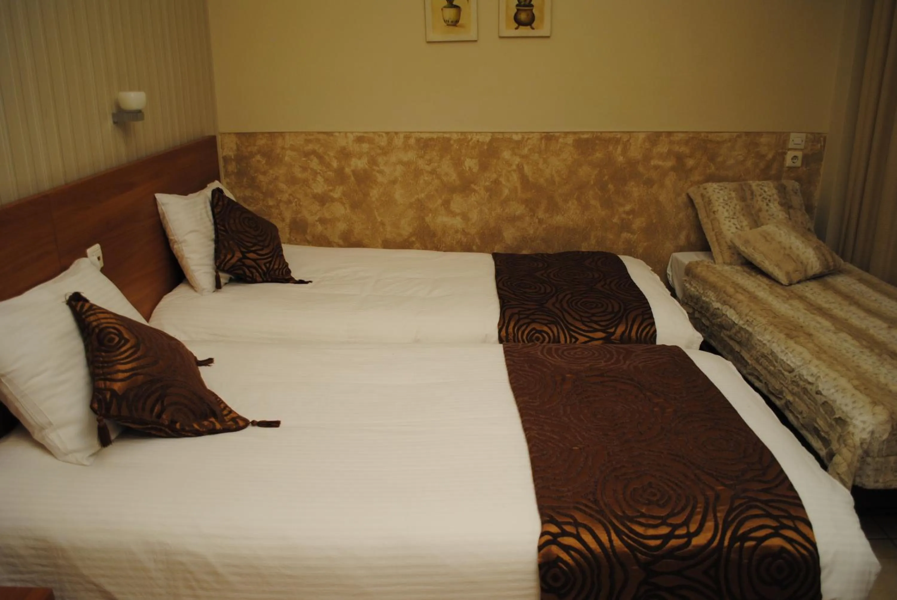Bedroom, Bed in Hotel Ideal