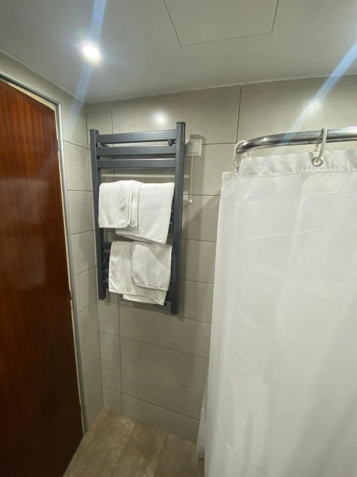 Public Bath in Hotel Ideal