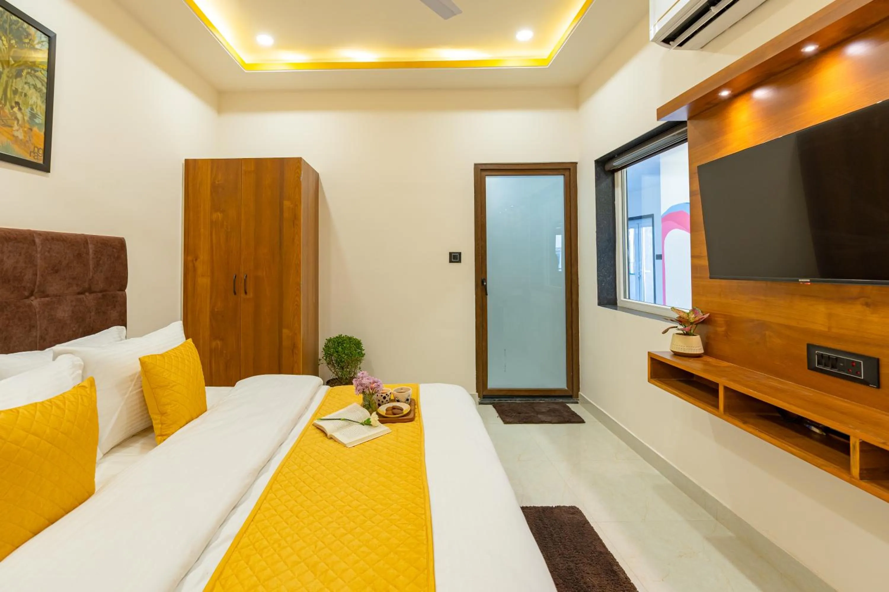 Communal lounge/ TV room, Bed in The Social Stays Jaipur formerly ArtBuzz