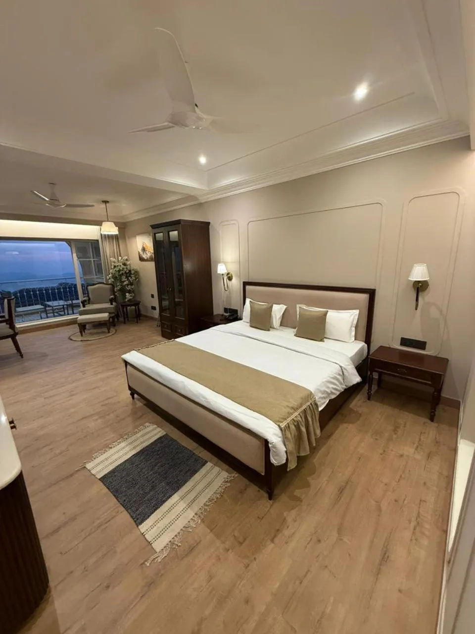 Photo of the whole room in The Lanswood Estate