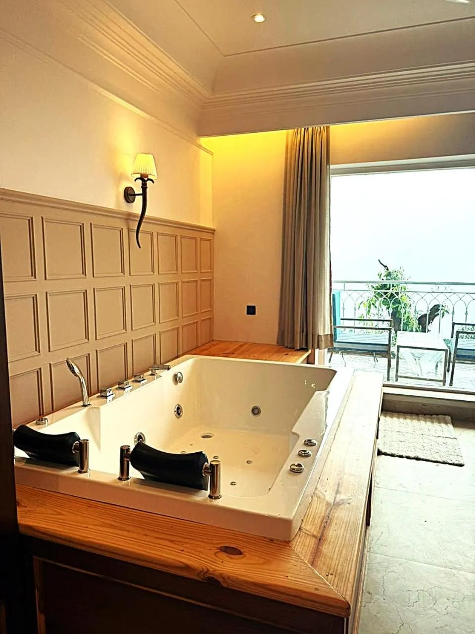 Hot Tub in The Lanswood Estate