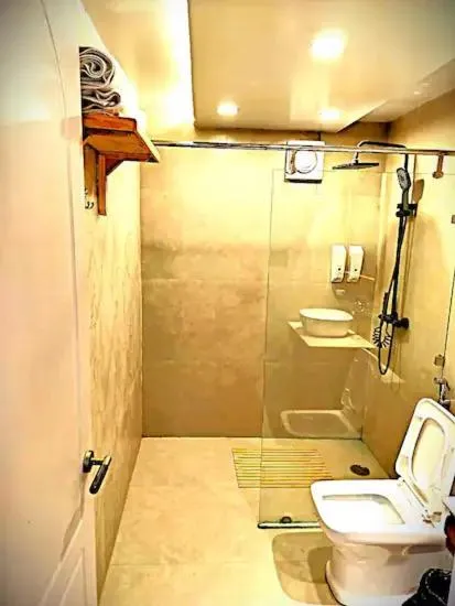 Bathroom in The Lanswood Estate