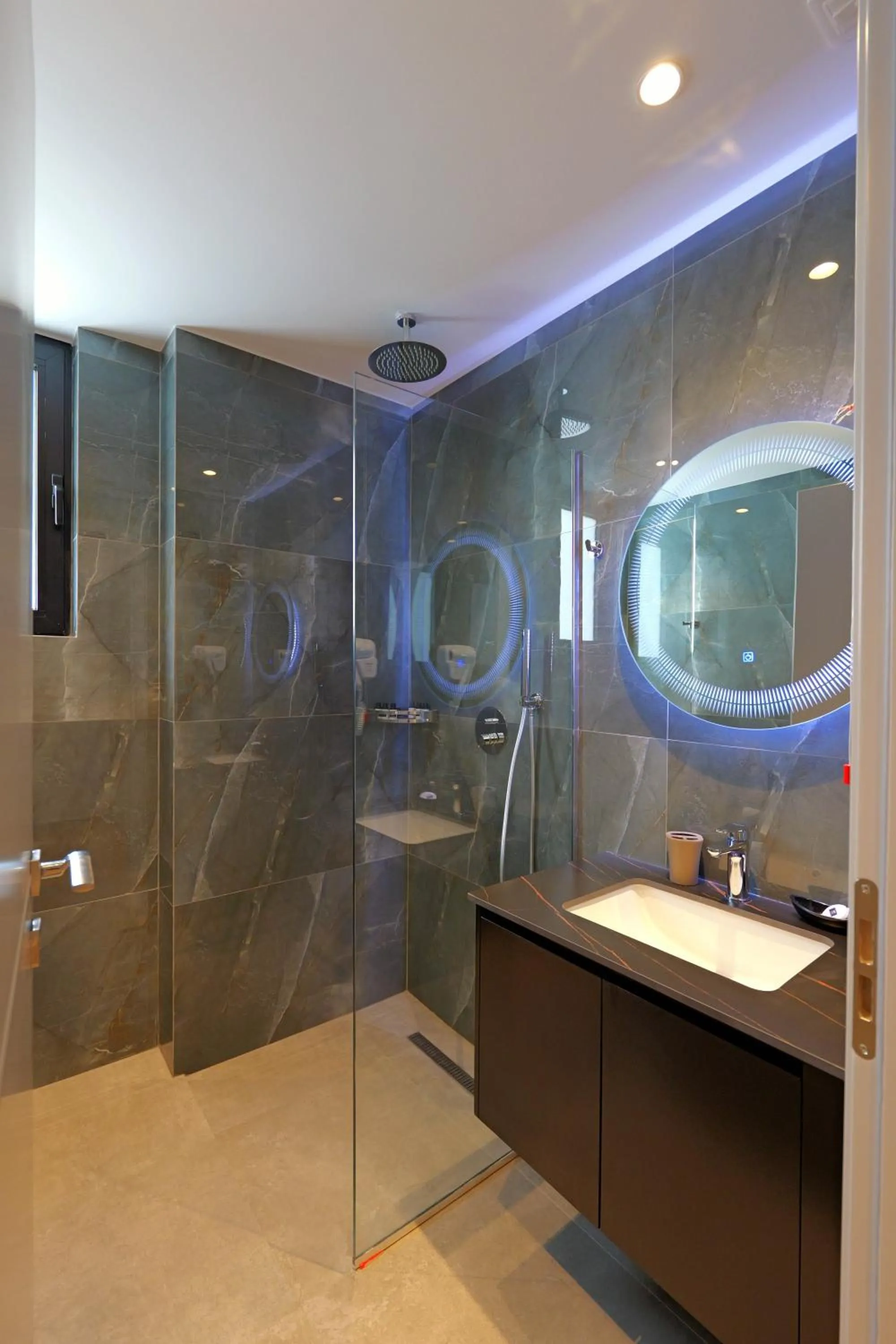 Shower in Ori Mare Hotel