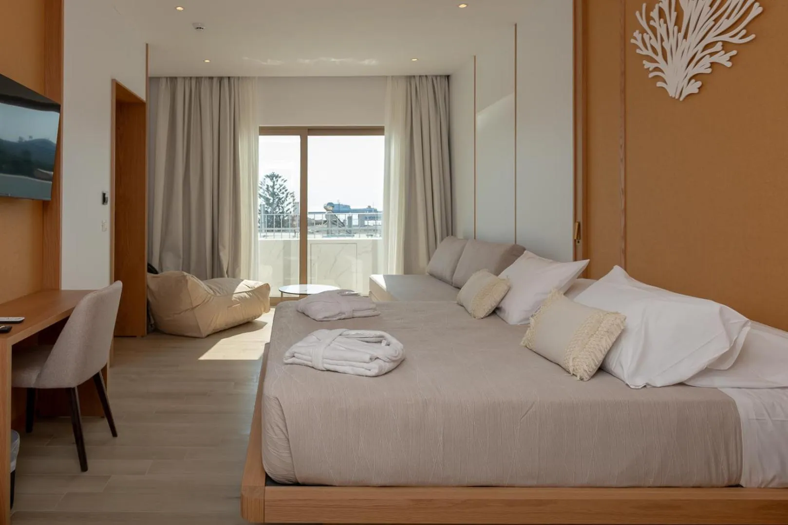 TV and multimedia, Bed in The 12th City Hotel