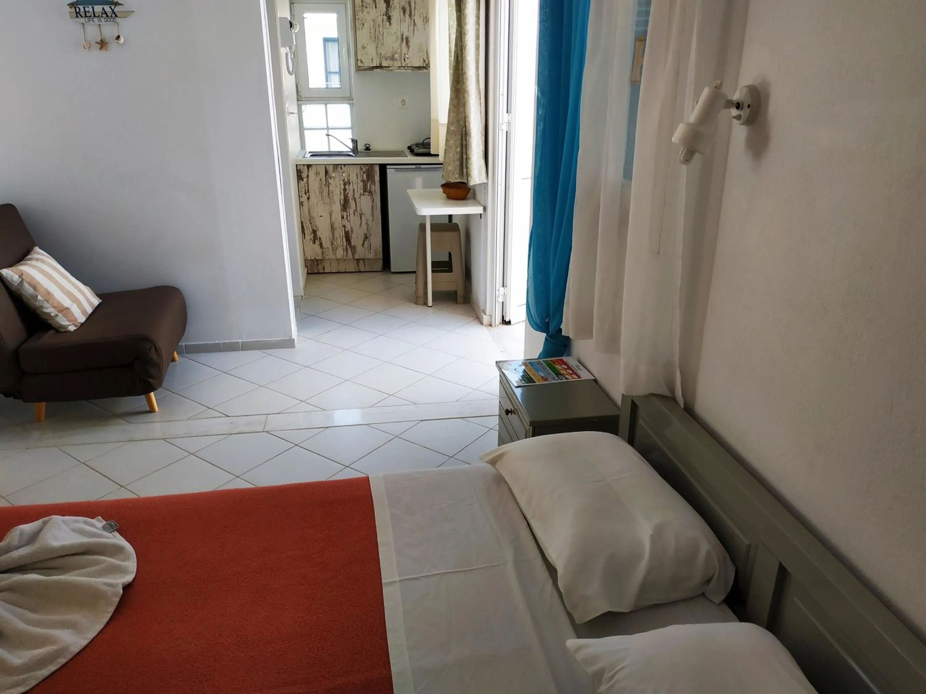 Photo of the whole room, Bed in Renia Studios