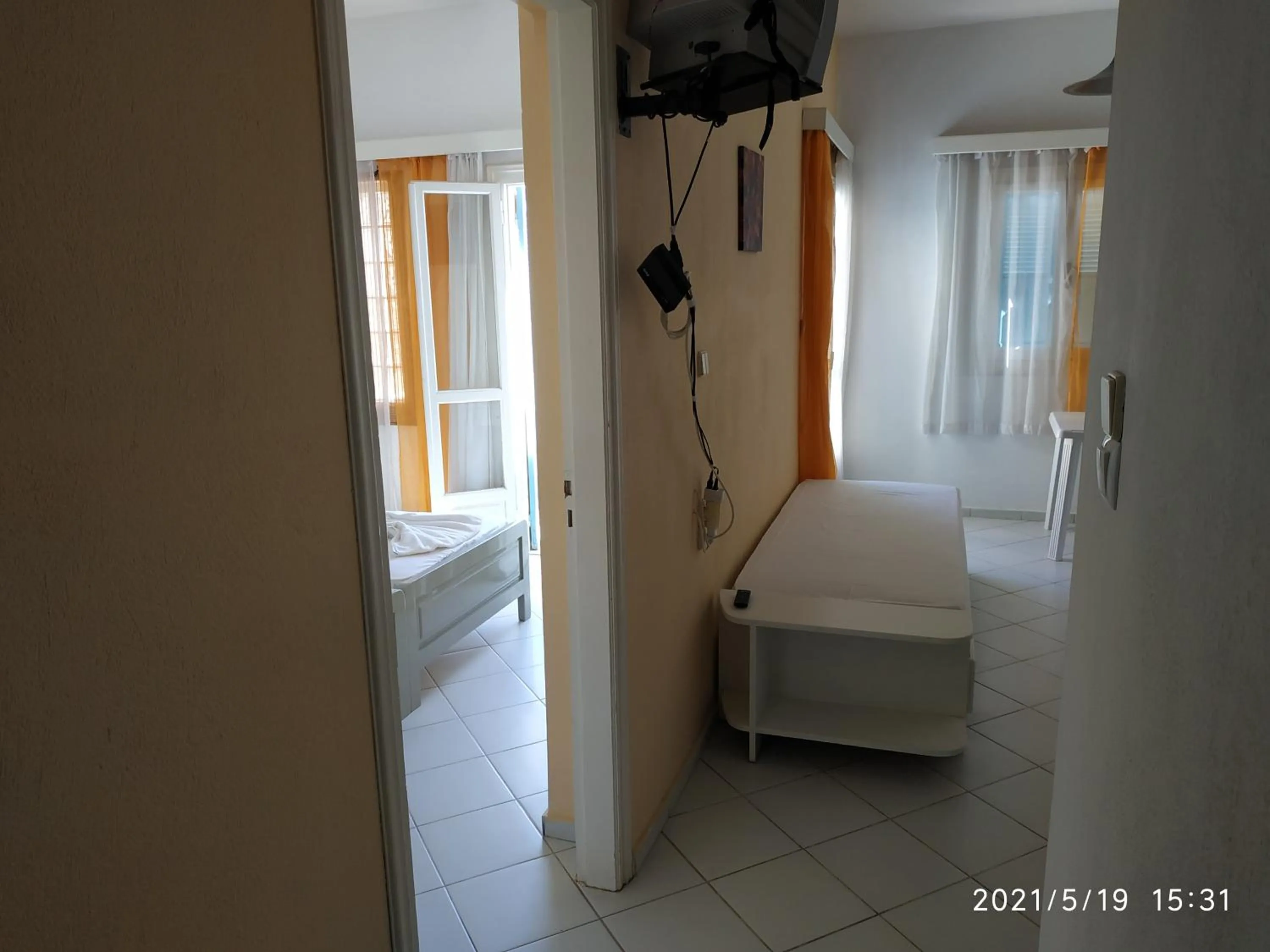 Photo of the whole room, Bed in Renia Studios