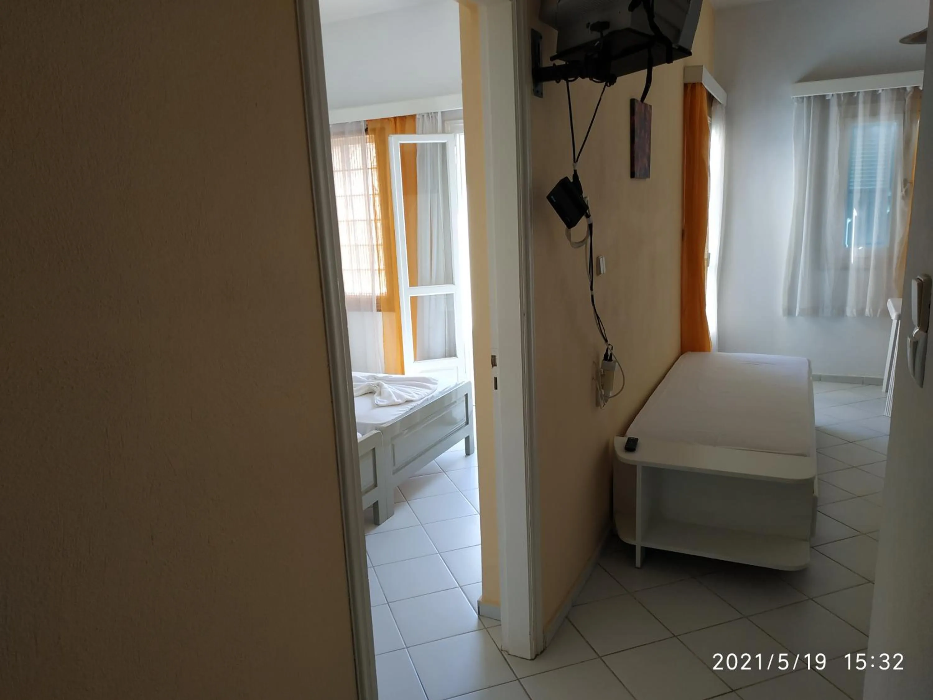 Photo of the whole room, Bed in Renia Studios