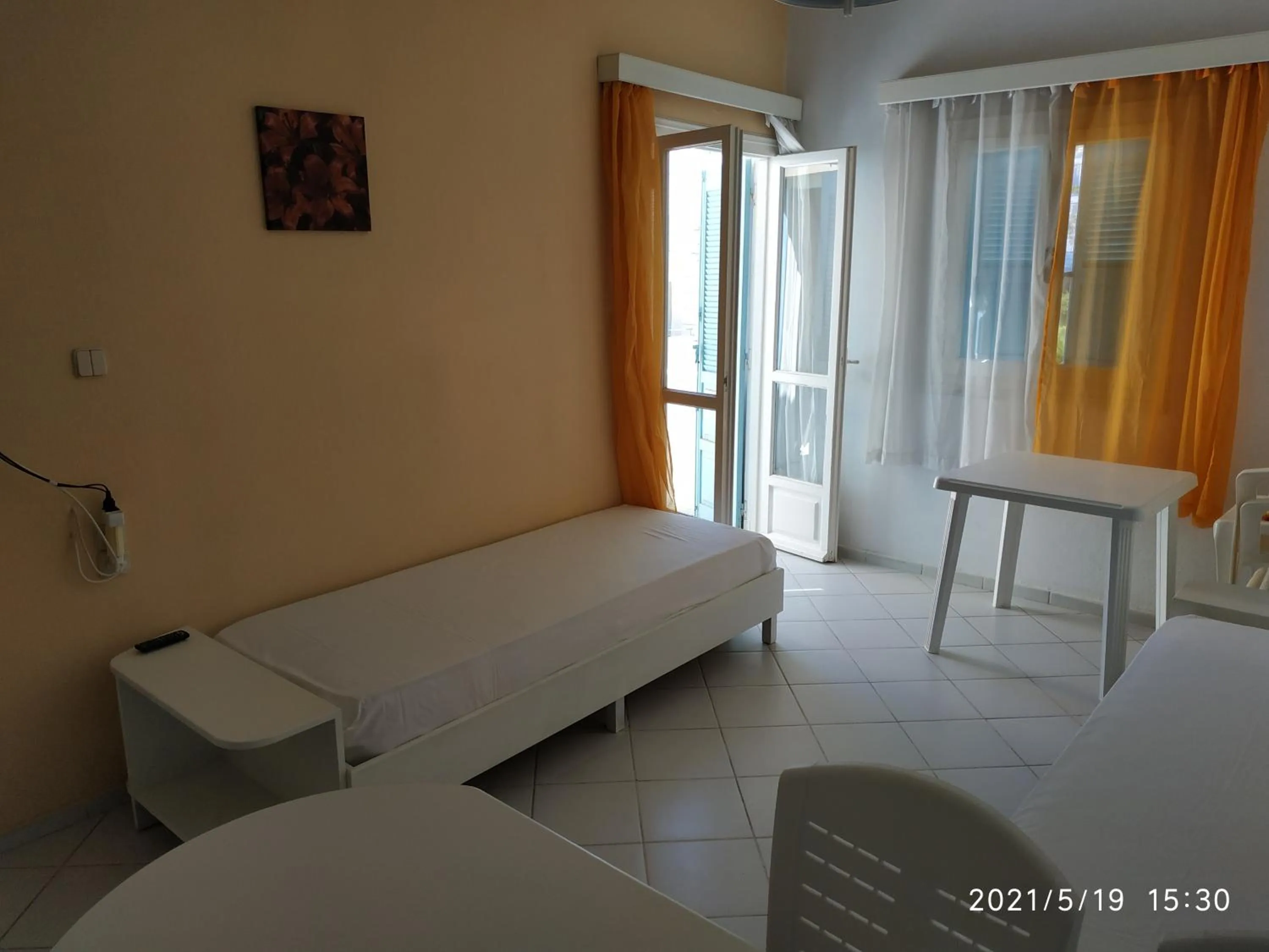 Living room, Bed in Renia Studios