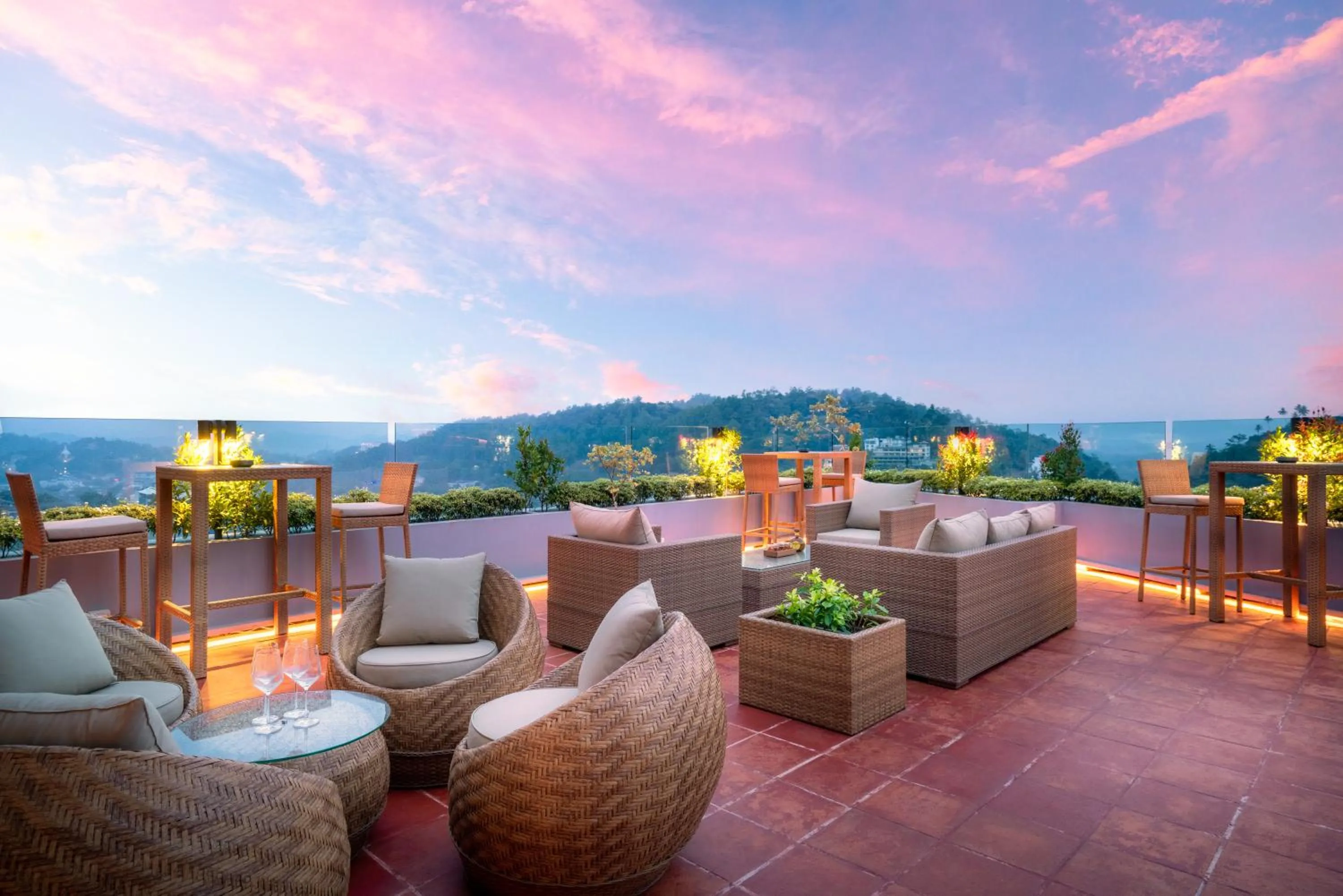 Lounge or bar in Grand Serendib Hotel