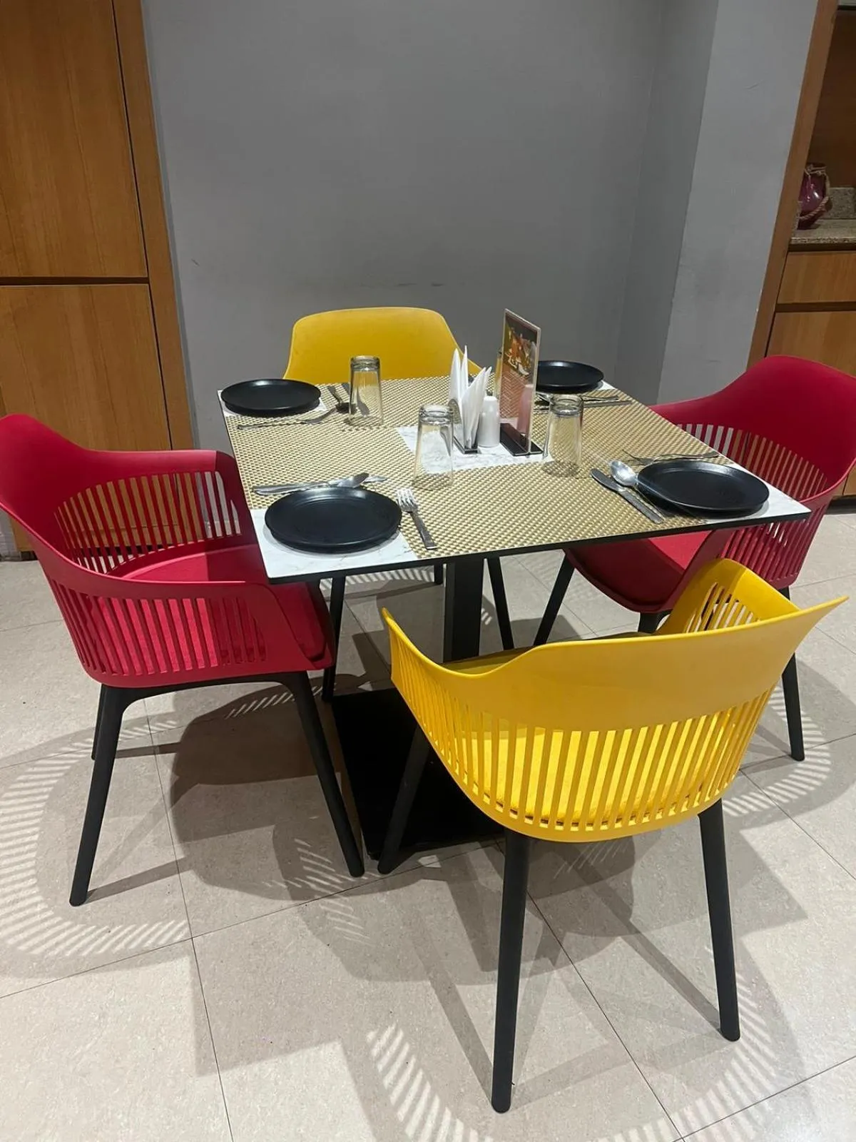 Restaurant/places to eat in Sparrow Hotel Managed by Siara Sariska Alwar