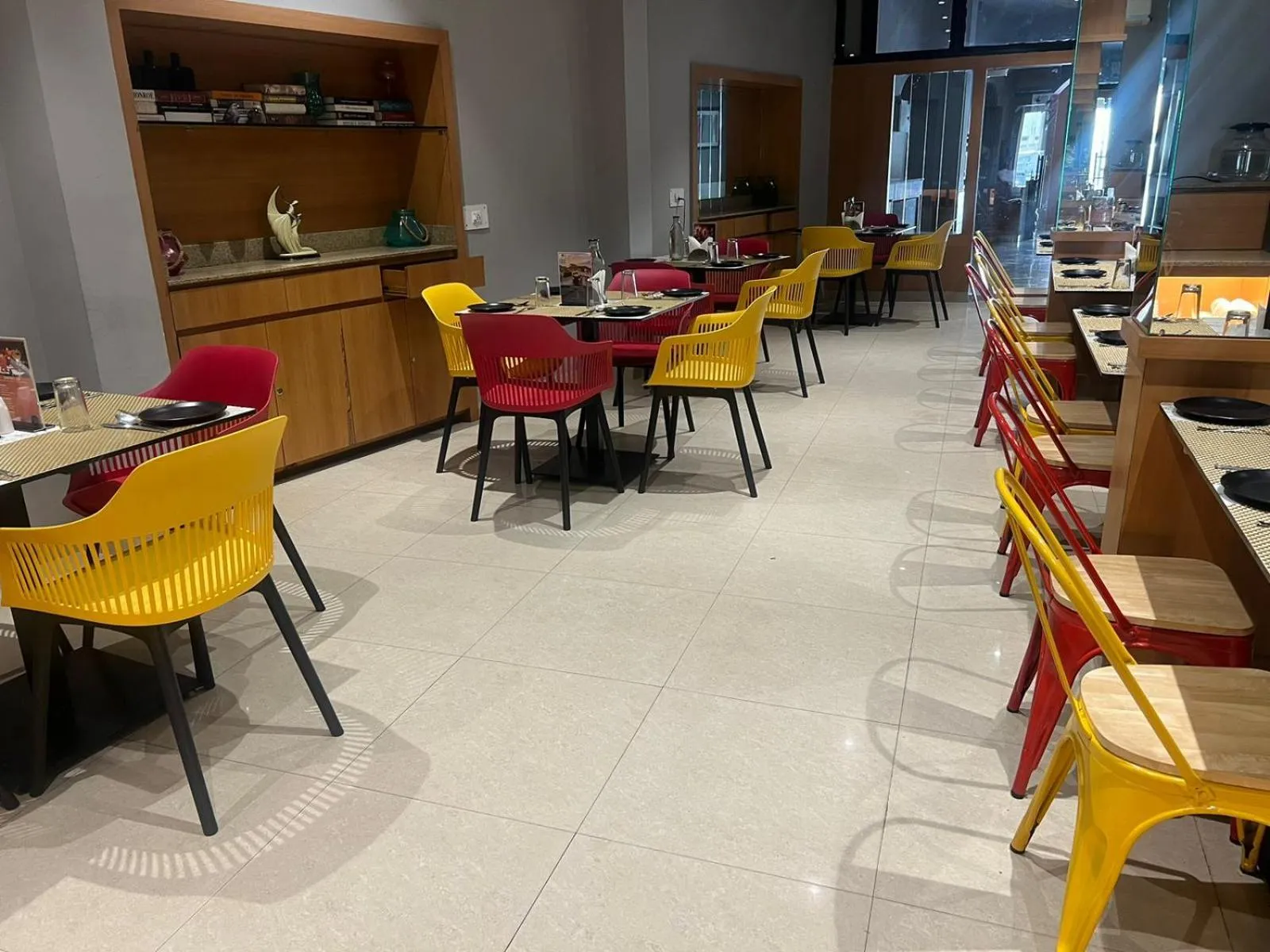 Restaurant/places to eat in Sparrow Hotel Managed by Siara Sariska Alwar