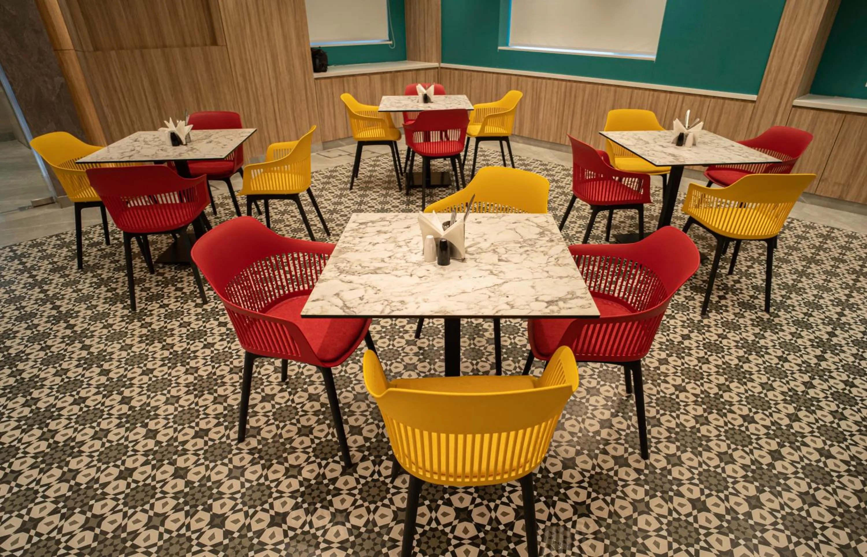 Restaurant/places to eat in Sparrow Hotel Managed by Siara Sariska Alwar