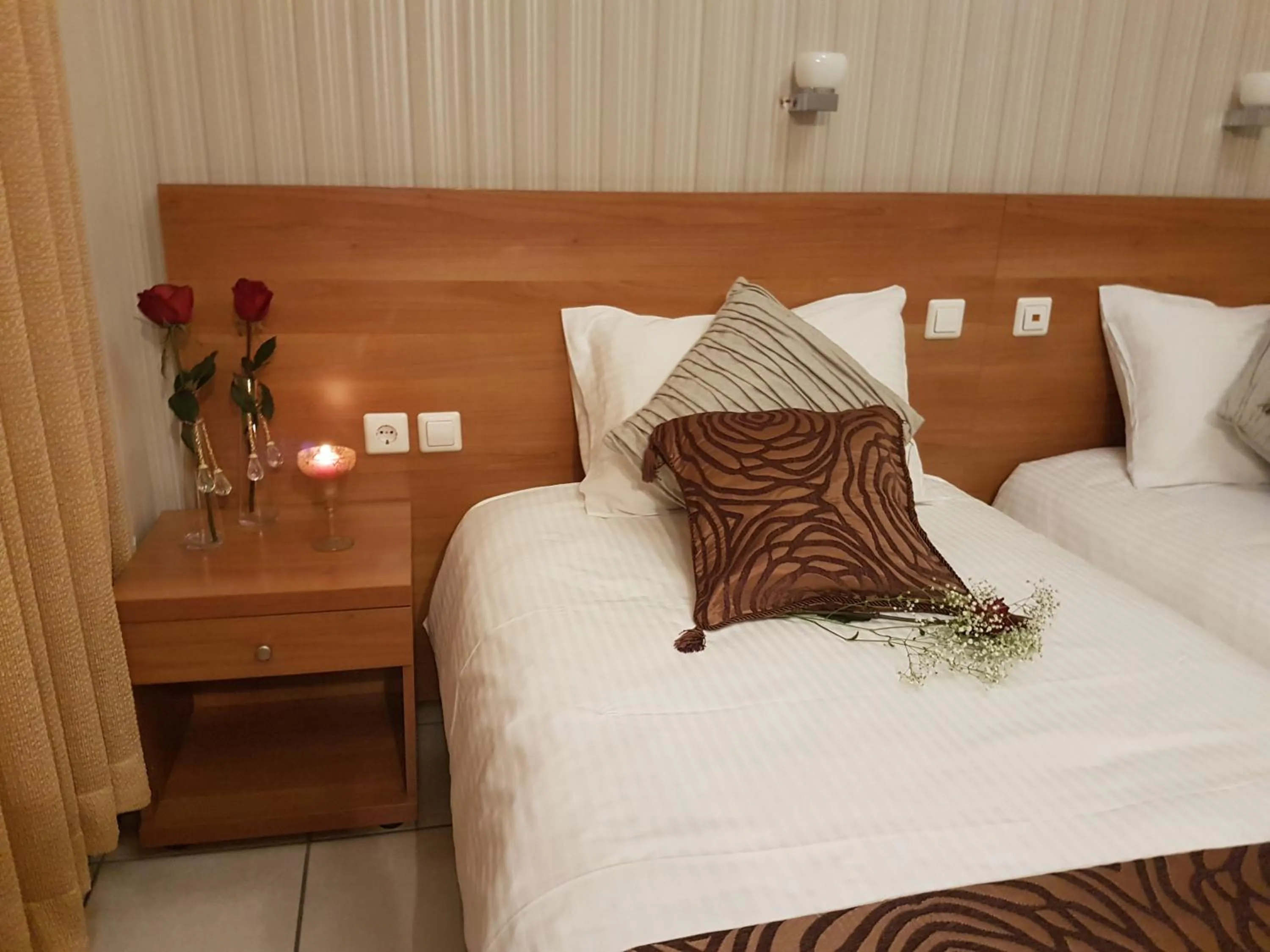 Bedroom, Bed in Glaros Hotel