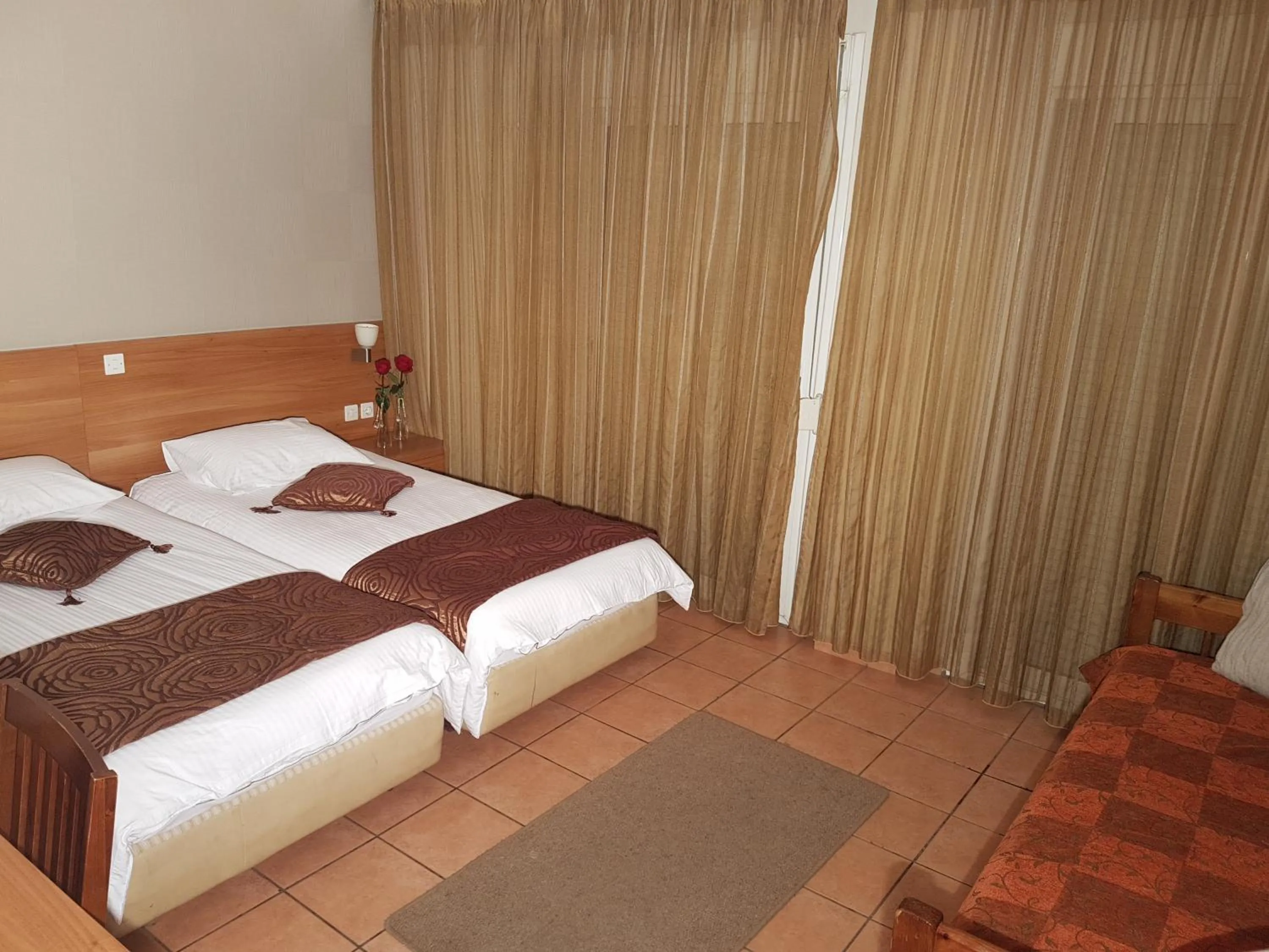 Bedroom, Bed in Glaros Hotel