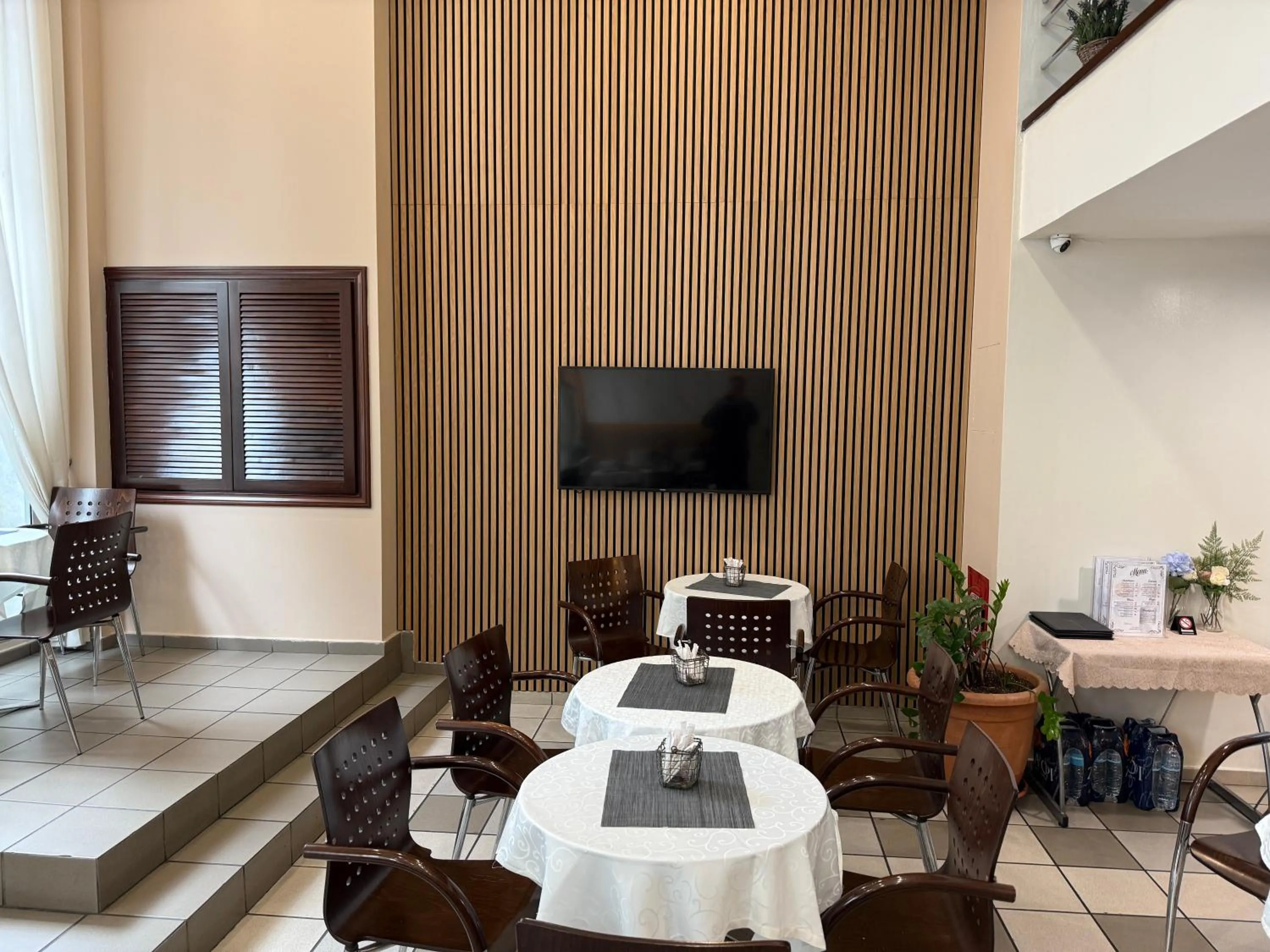 Restaurant/places to eat in Glaros Hotel