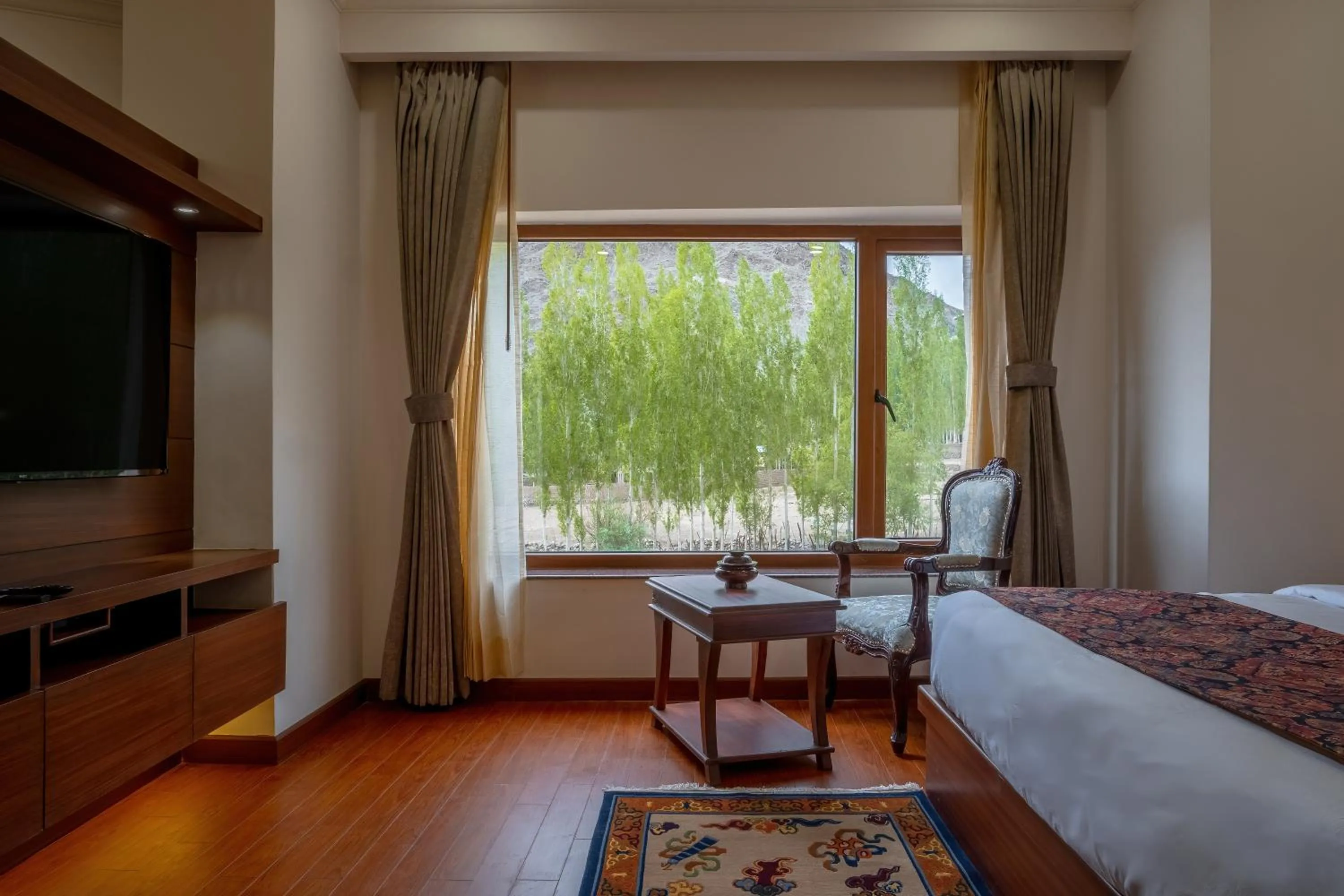 Bedroom, Bed in Hotel Gyalpo Residency - A Mountain View Luxury Hotel in Leh