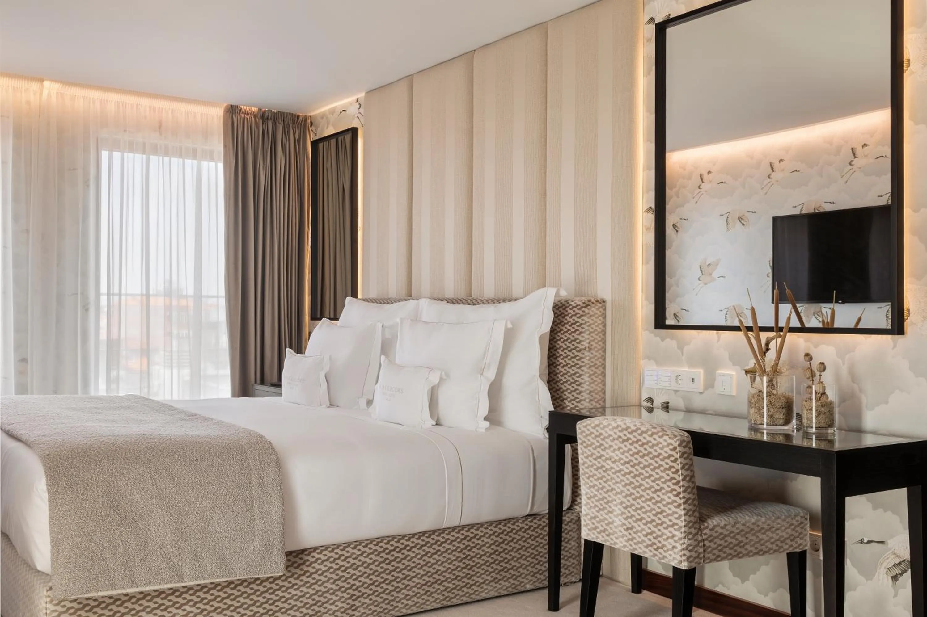 Bed in Wine & Books Porto Hotel - Small Luxury Hotels Of The World