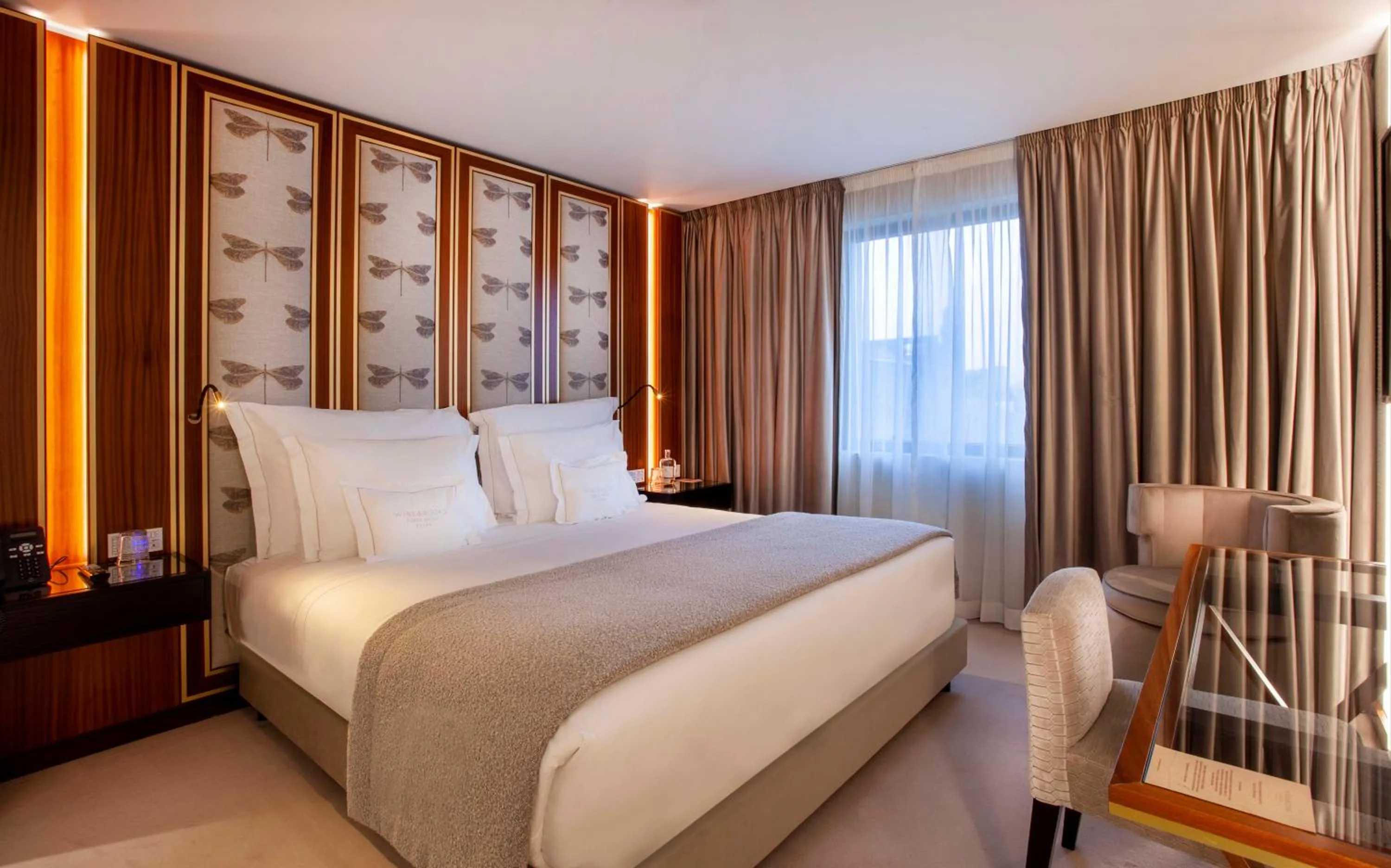 Bed in Wine & Books Porto Hotel - Small Luxury Hotels Of The World