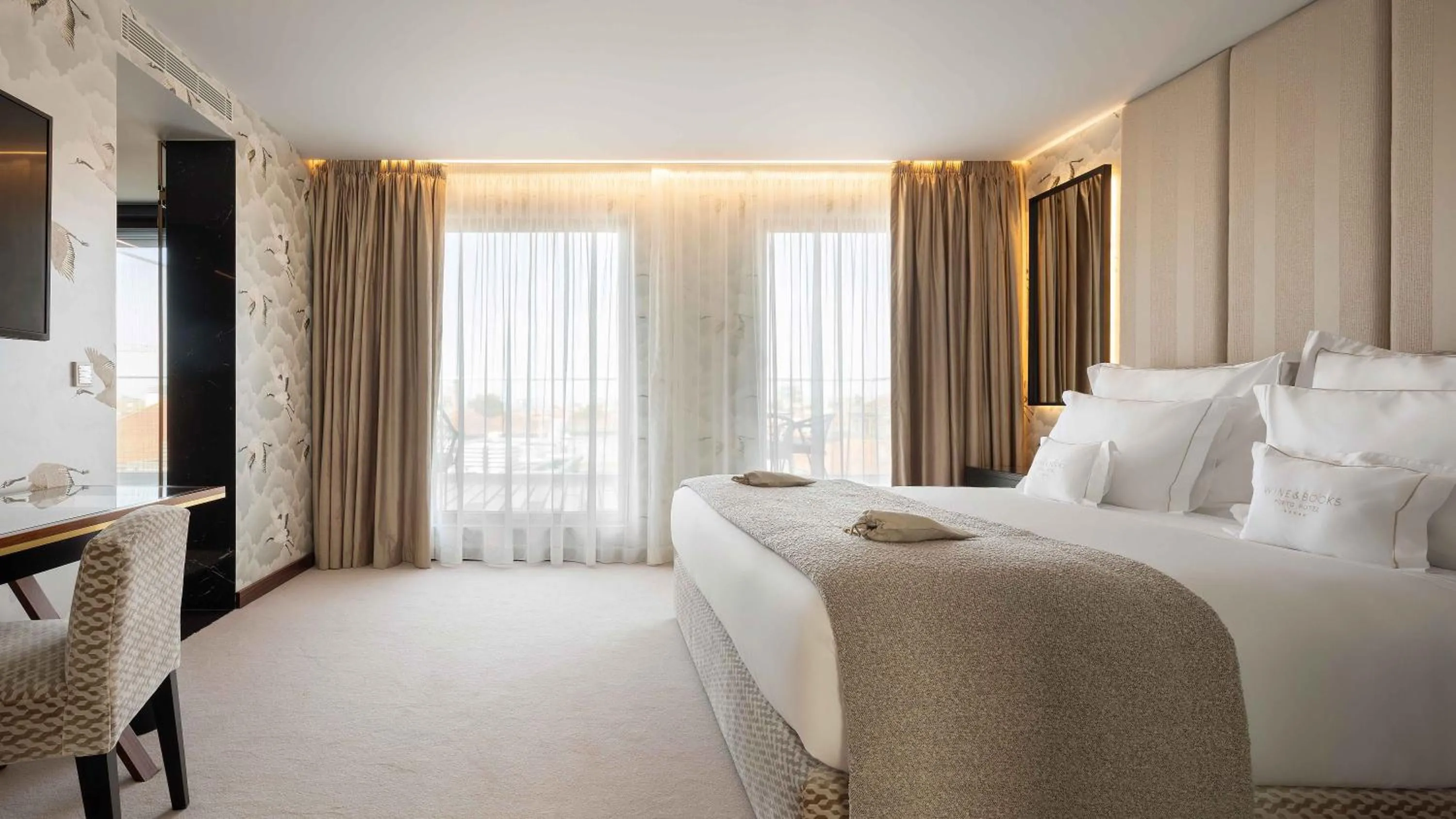 Bed in Wine & Books Porto Hotel - Small Luxury Hotels Of The World