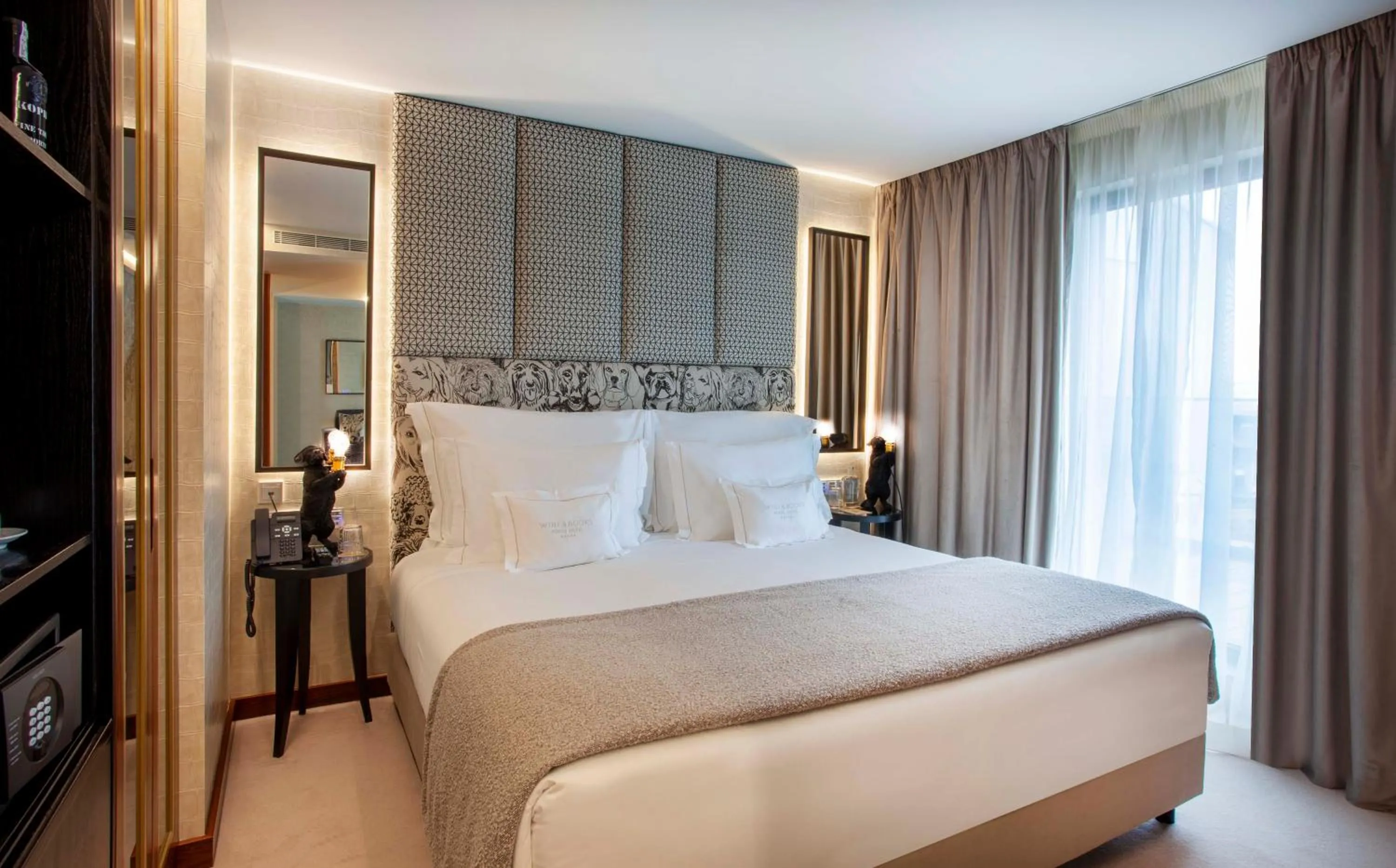 Bed in Wine & Books Porto Hotel - Small Luxury Hotels Of The World