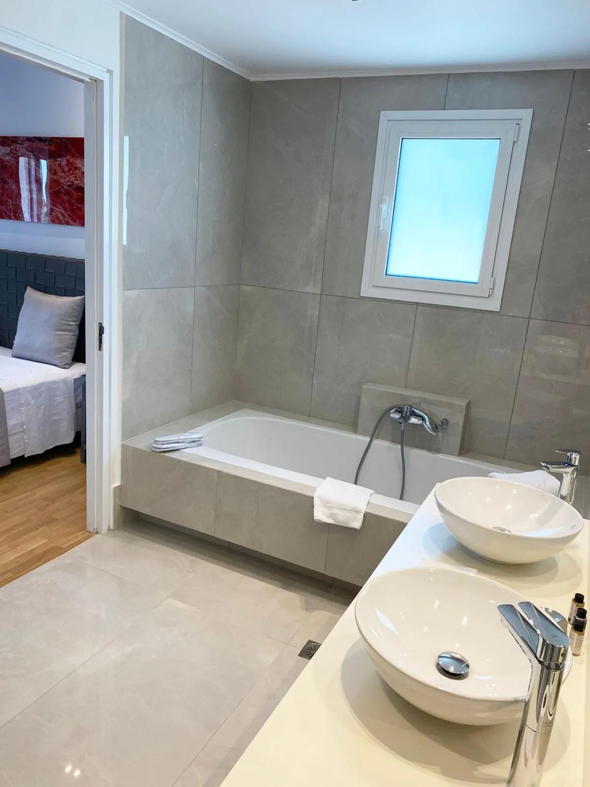 Bathroom, Bed in Theoxenia House Hotel