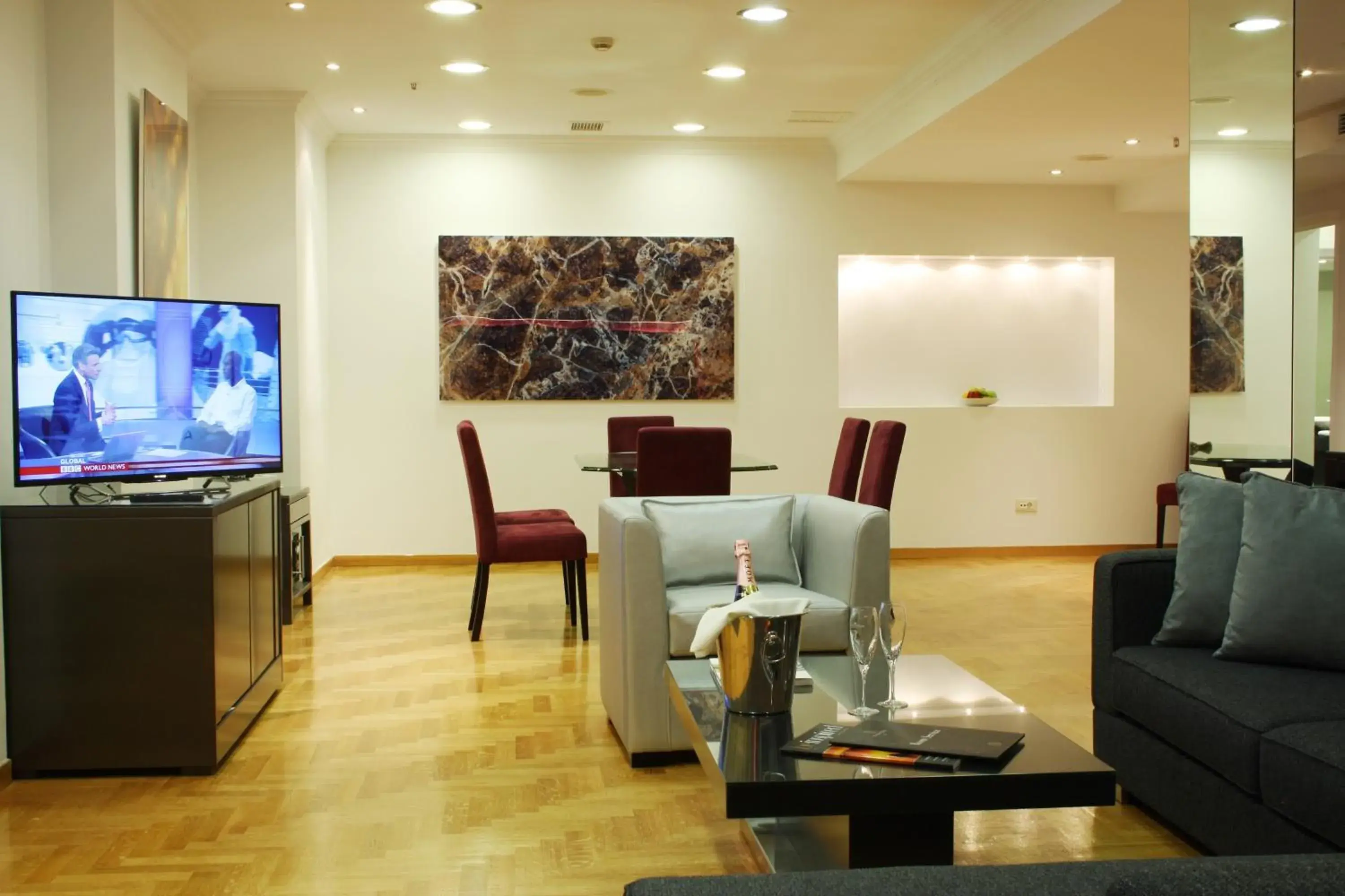 Business Suite Semi-Basement in Theoxenia House Hotel Business Suite Semi-Basement in Theoxenia House Hotel