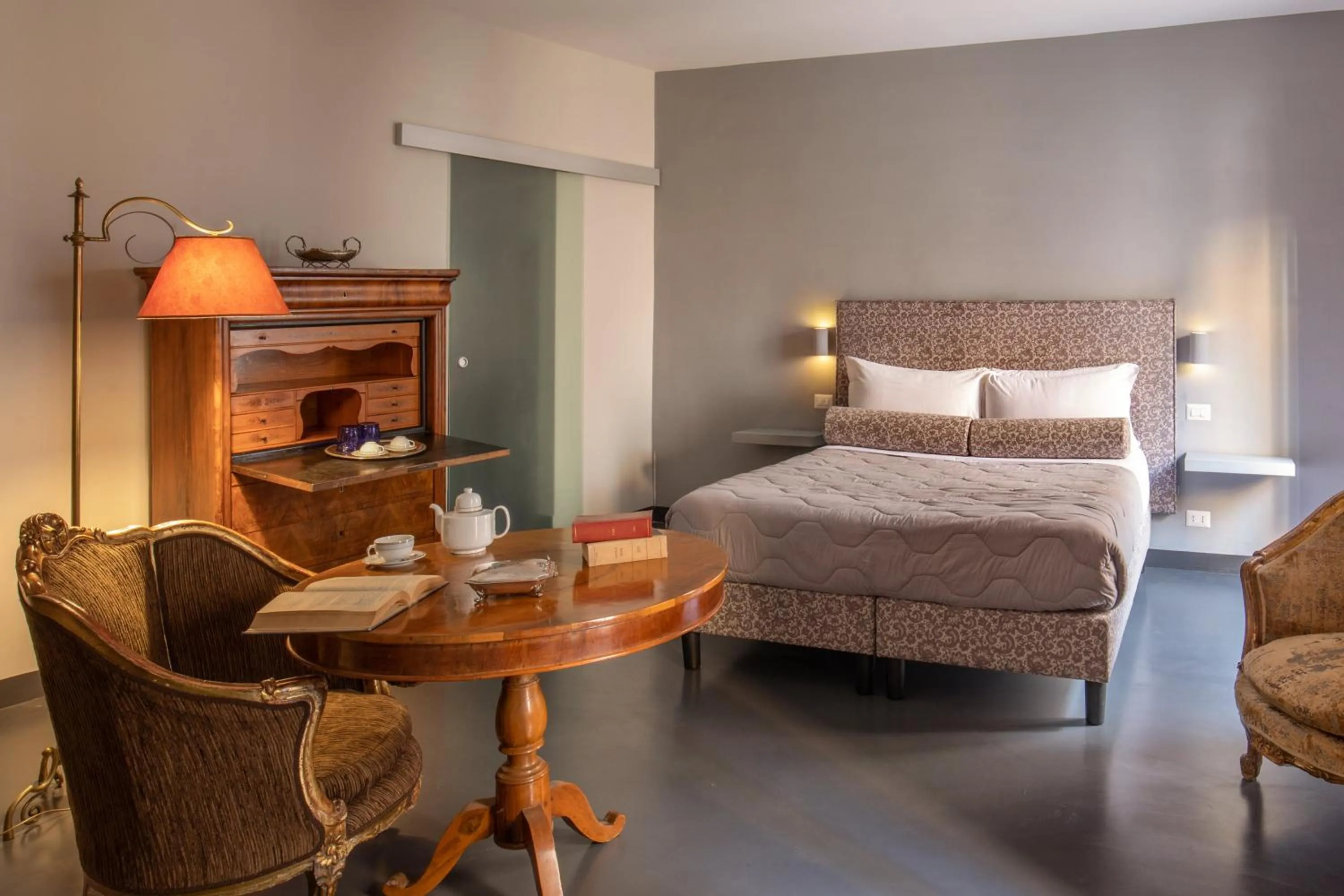 Bed in Room 94 Luxury