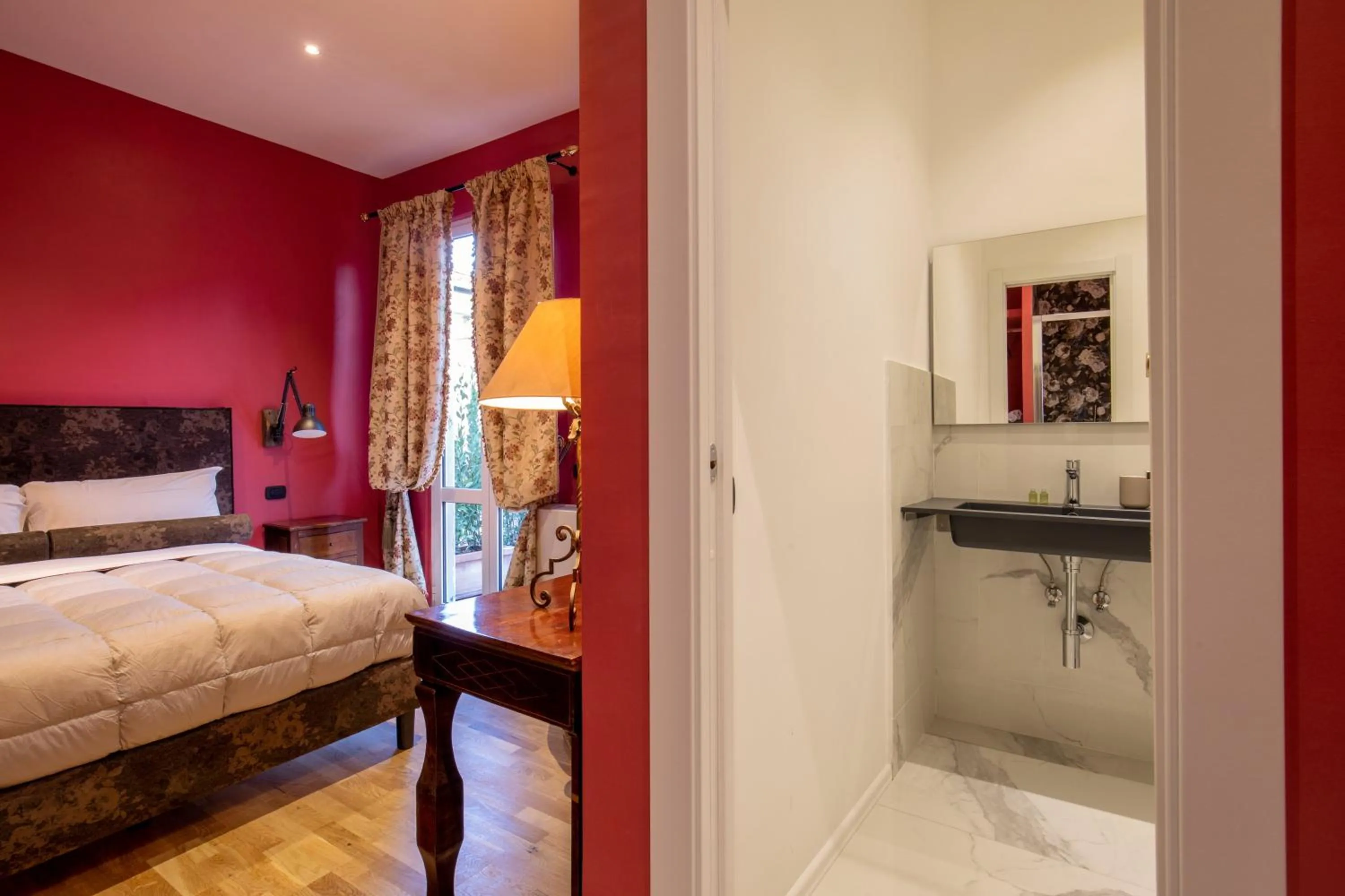 Bed in Room 94 Luxury