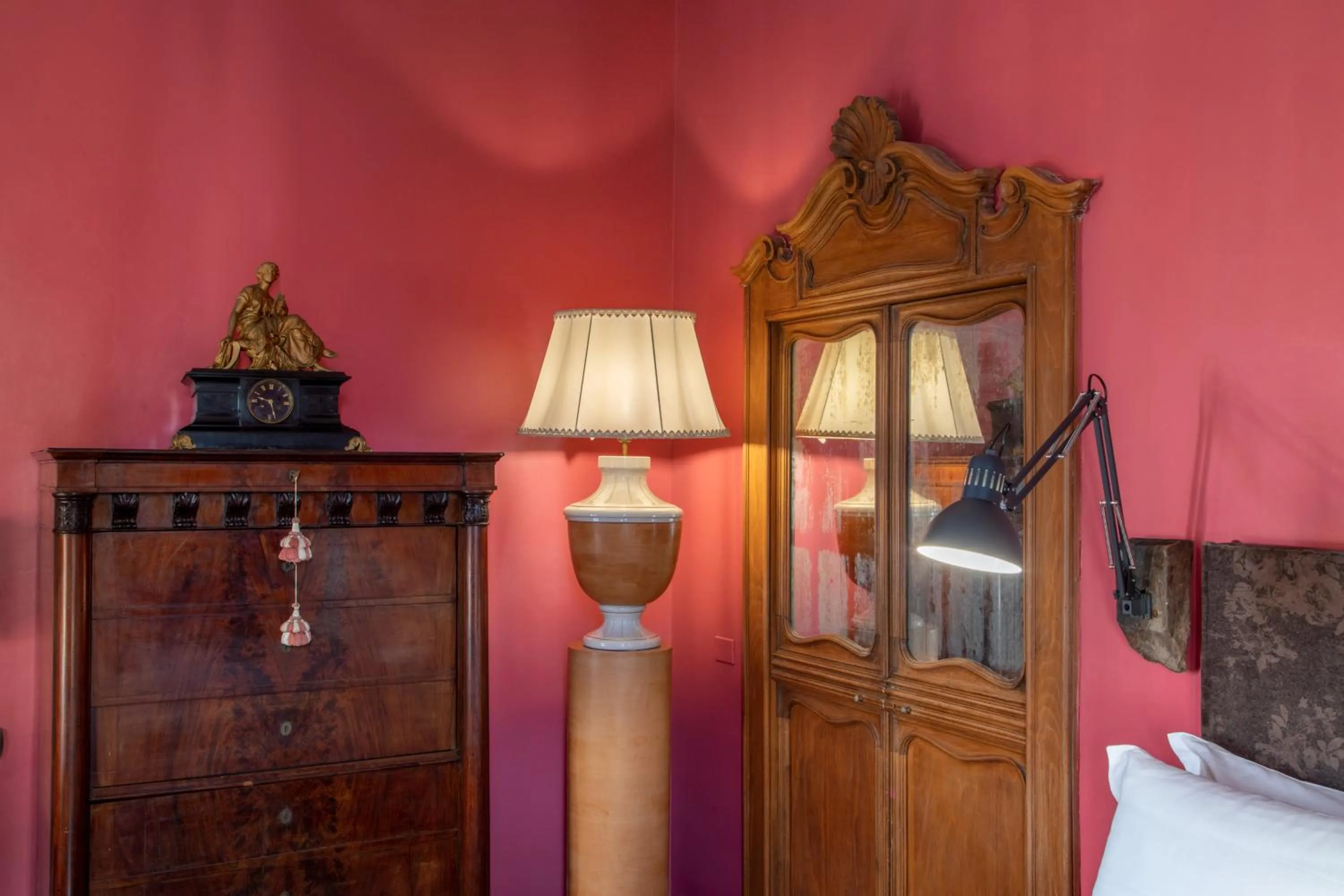 Bed in Room 94 Luxury