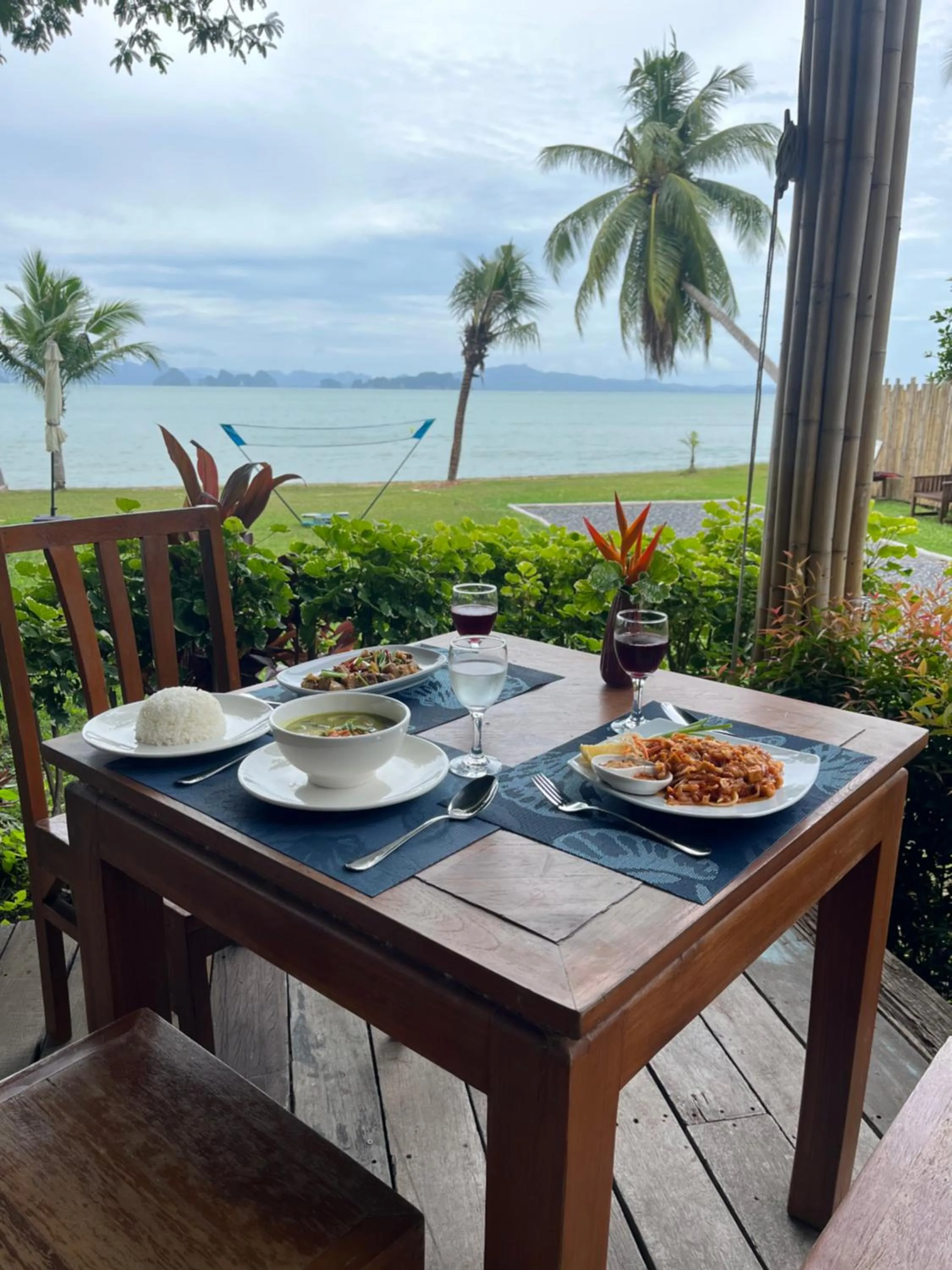 Food and drinks in Better View Koh Yao Yai