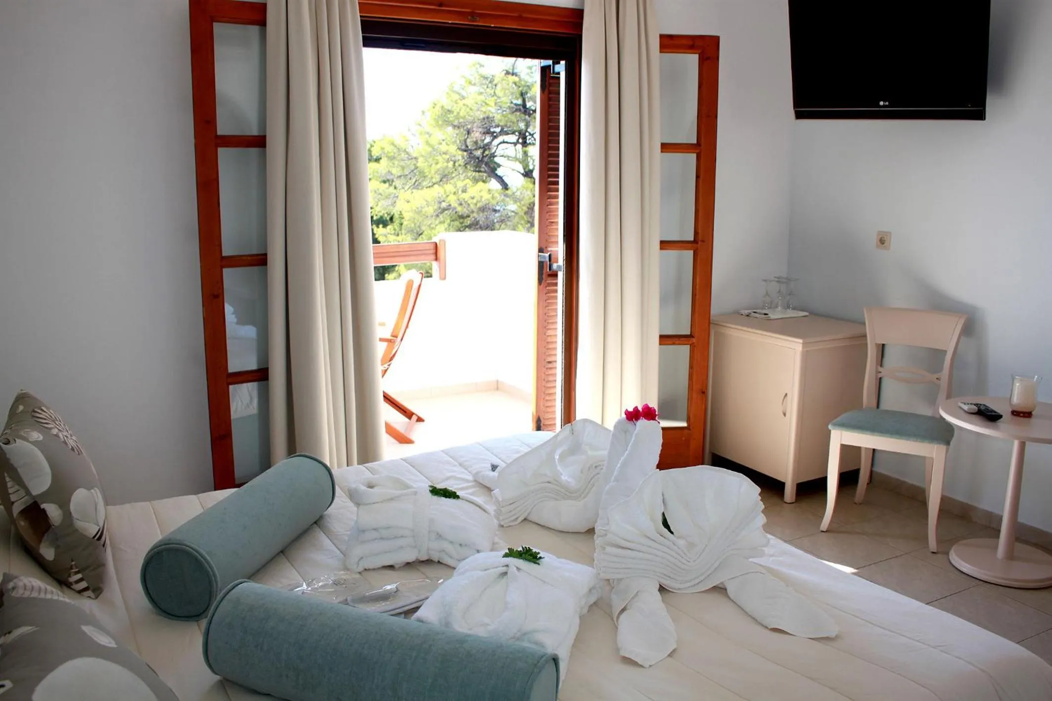 Photo of the whole room, Bed in Magic Hotel