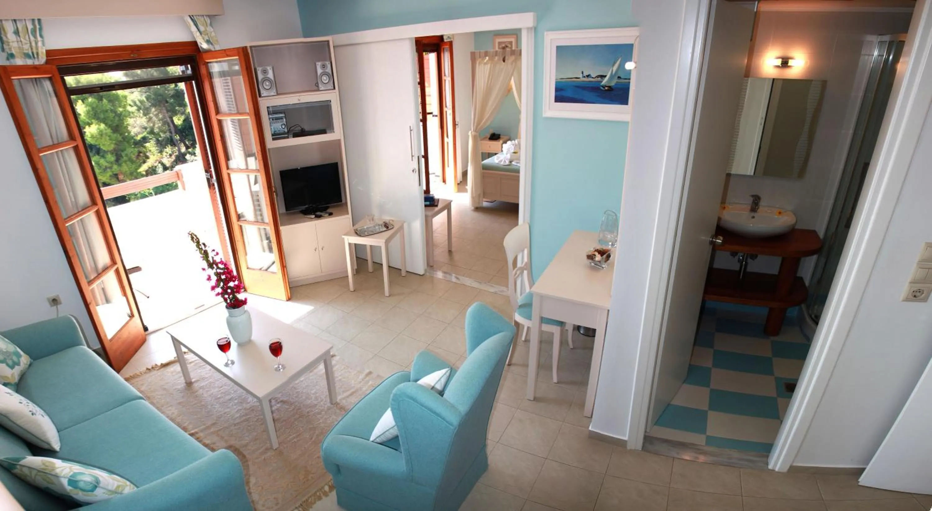 Photo of the whole room in Magic Hotel