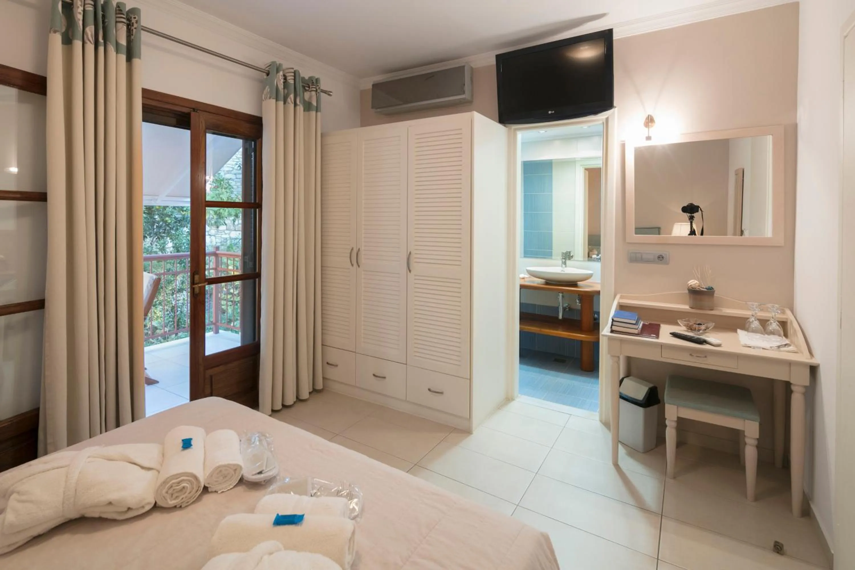 Bedroom, Bed in Magic Hotel