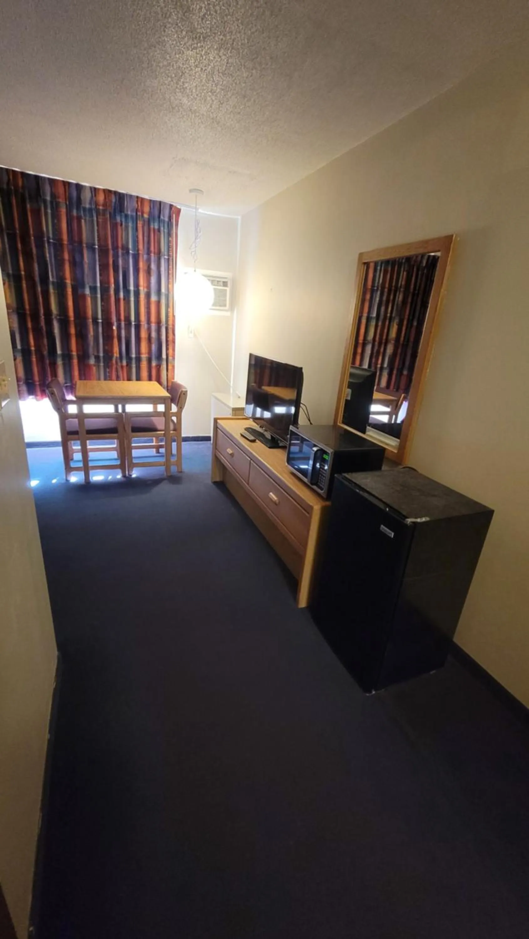 TV and multimedia, TV/Entertainment Center in Northern Pine Inn