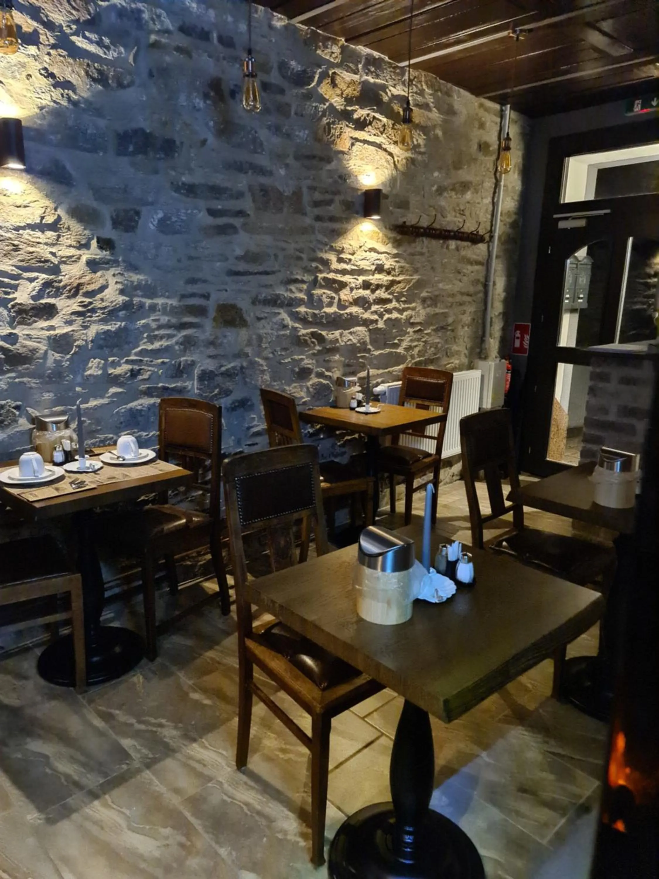 Breakfast in Hotel b&b altes hinterhäusel